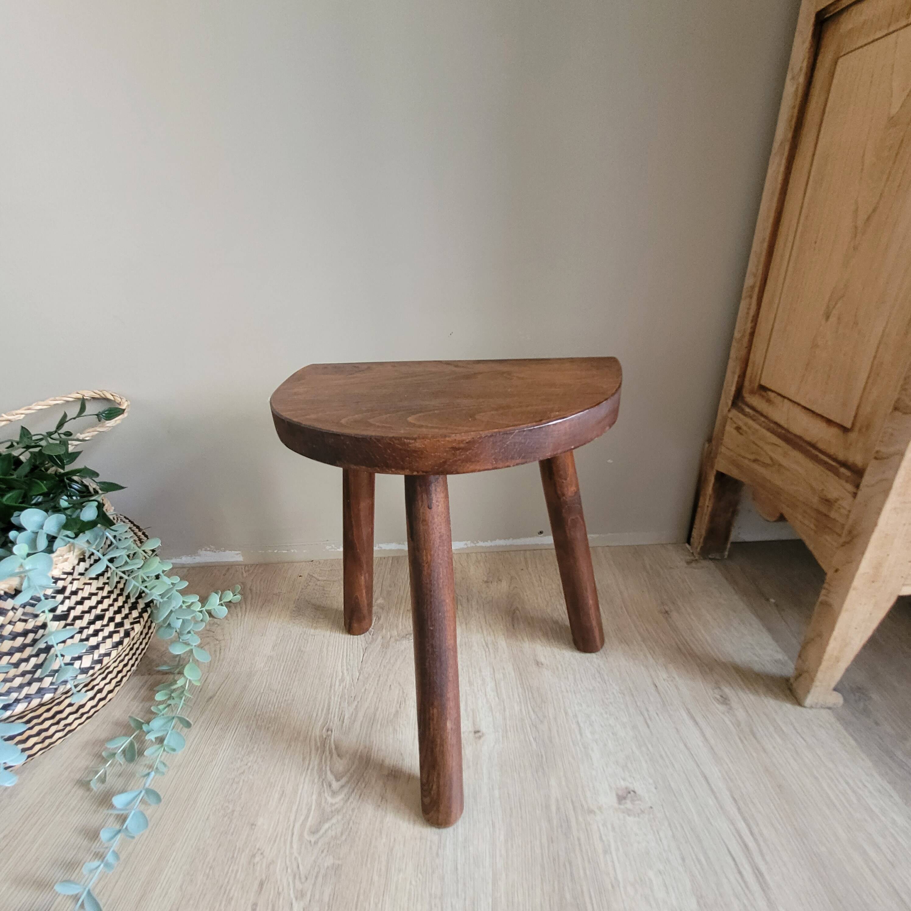 Tripod stool 02