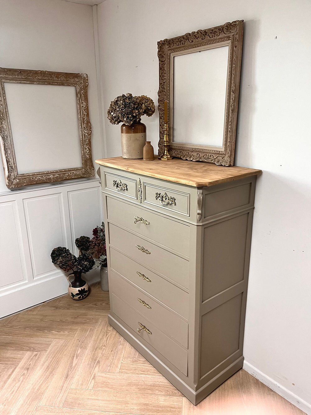 Chest of drawers in solid elm