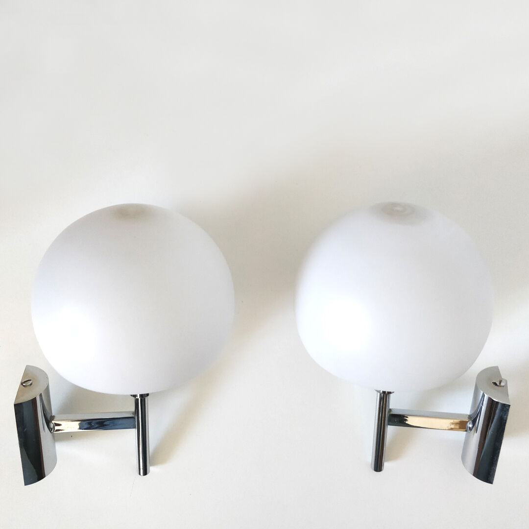Pair of Italian globe sconces in opaline maison Sciolari
