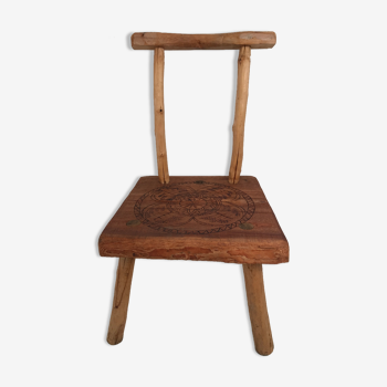 Child tripod chair in the form of a natural wooden branch