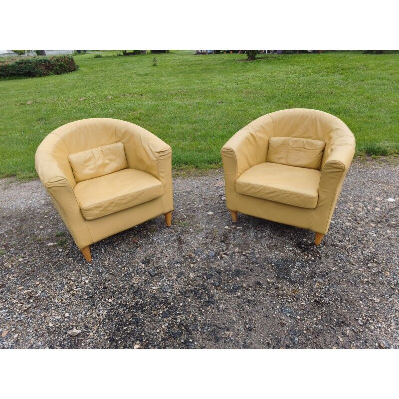 Paire de fauteuils simili cuir marron clair vintage