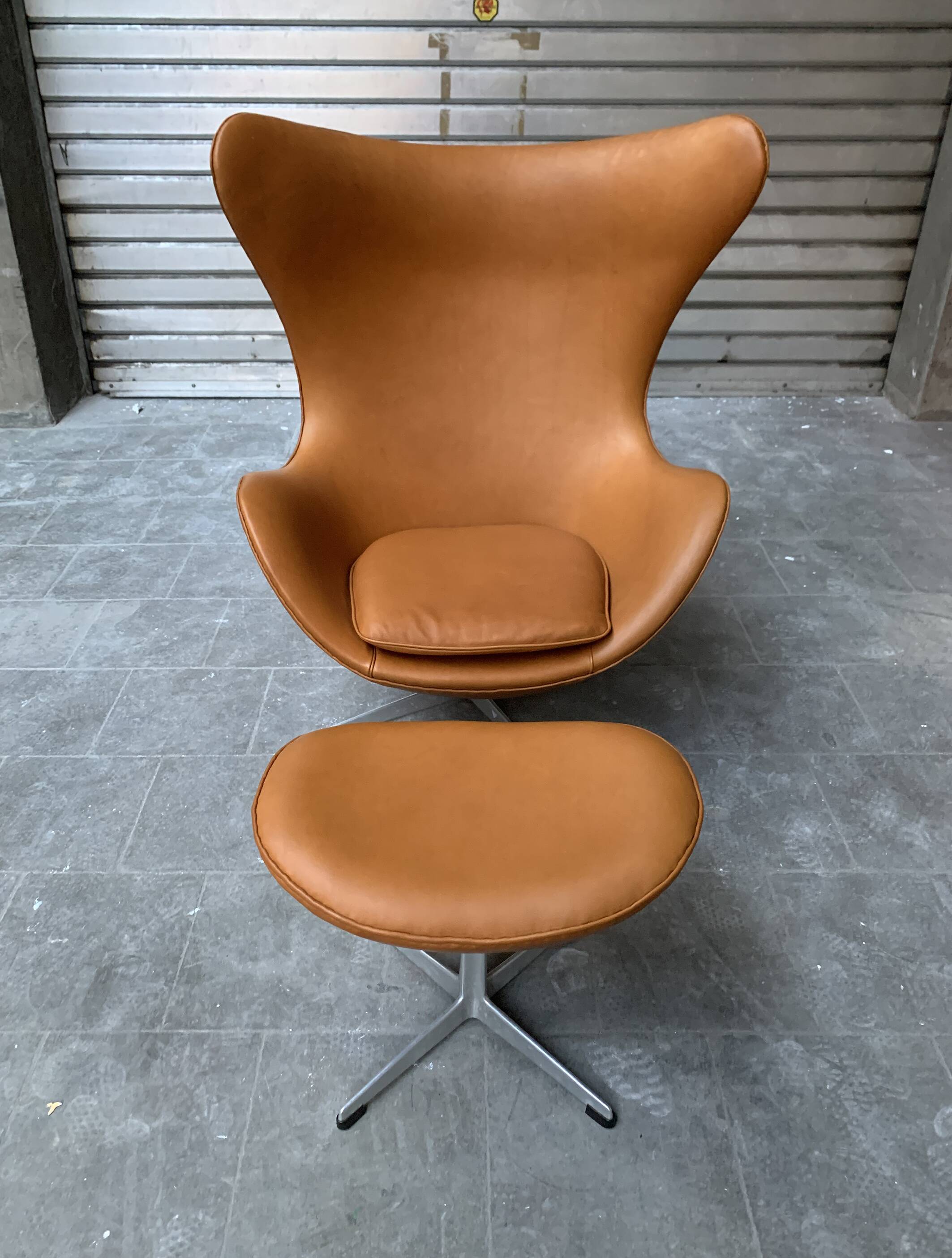 Restored Arne Jacobsen Egg armchair and ottoman for Fritz Hansen, 1960s