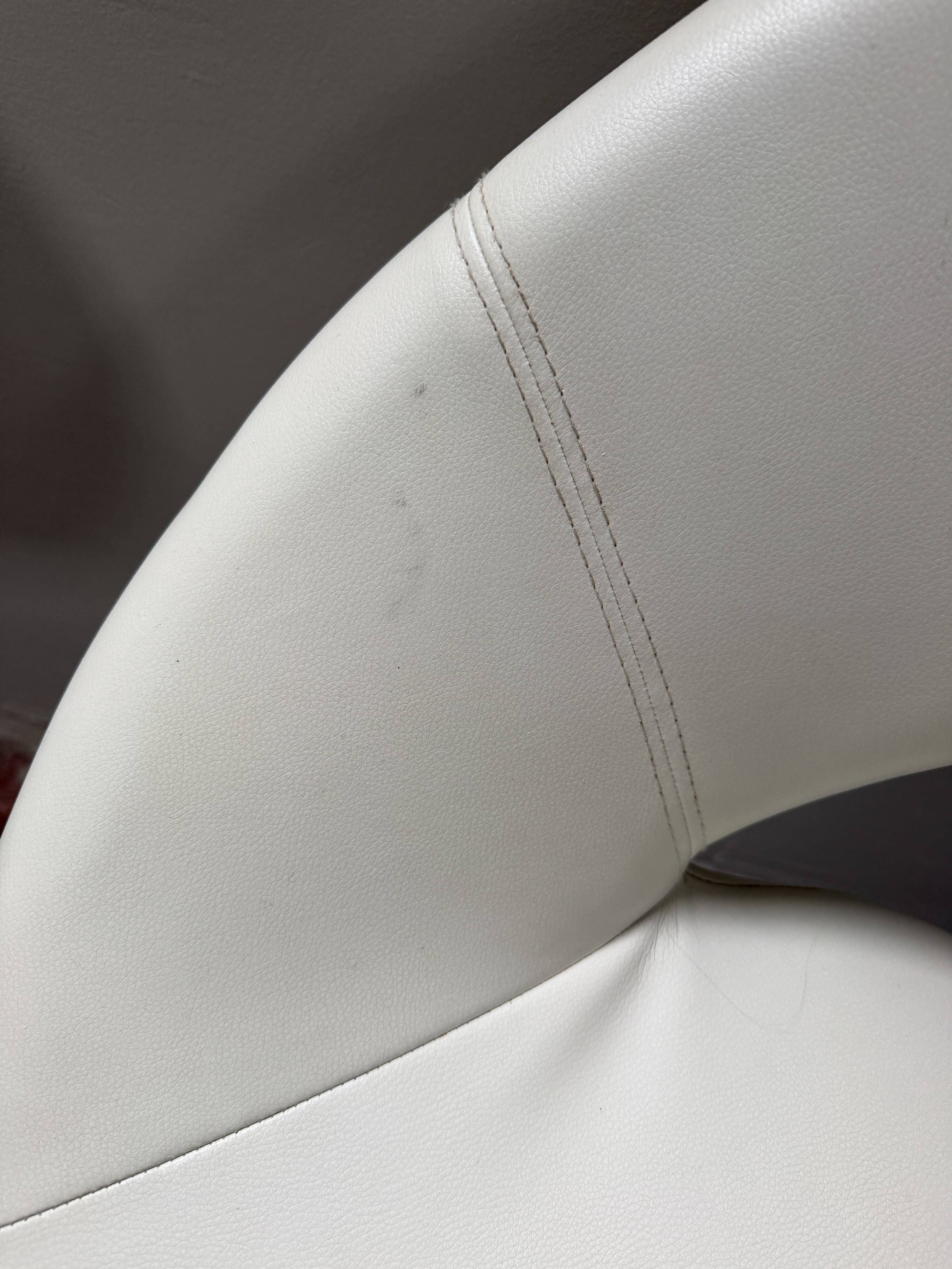 Pair of vintage white swivel armchairs in tulip style.