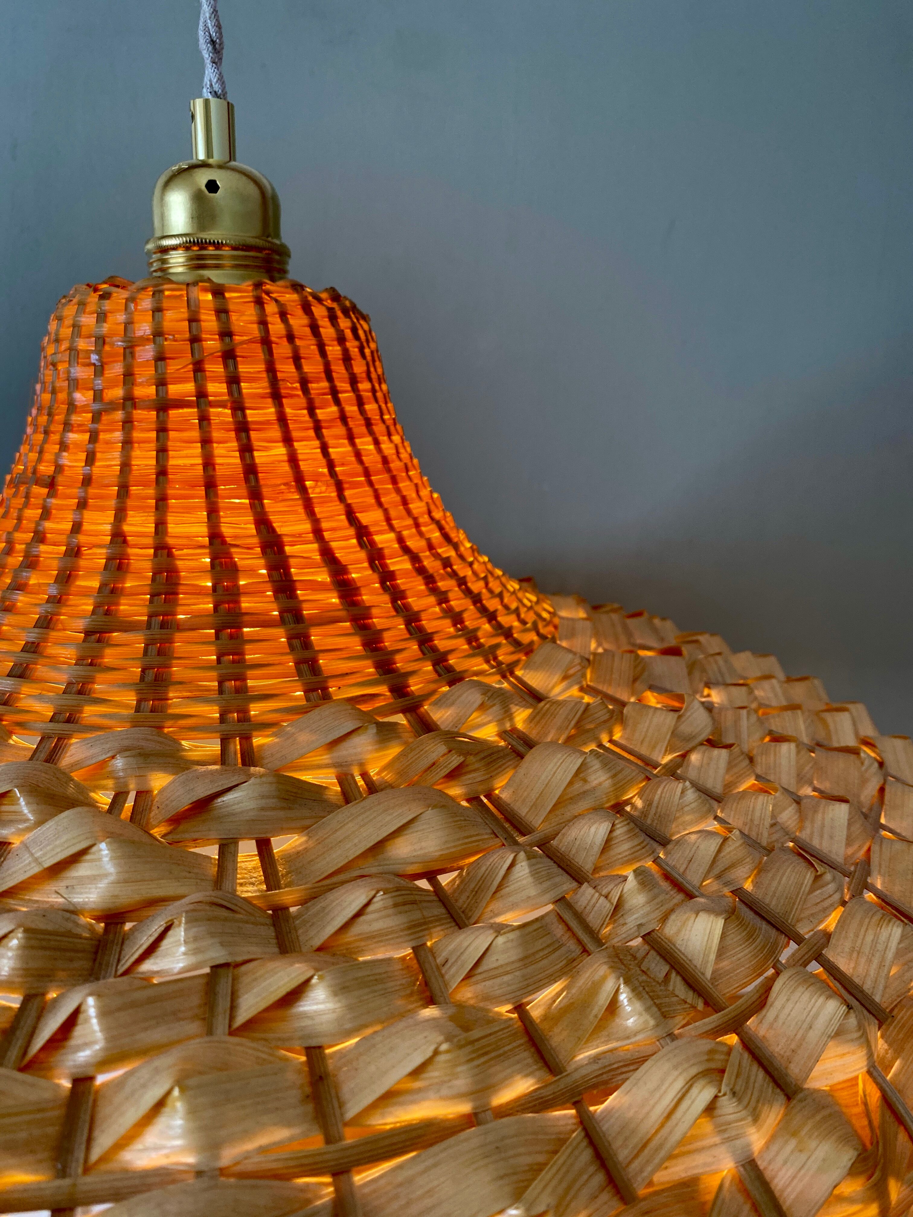 Vintag lampshade suspension in natural material