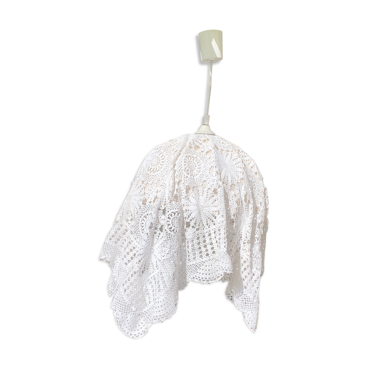 Hanging lamp dressed in vintage crochet 1970