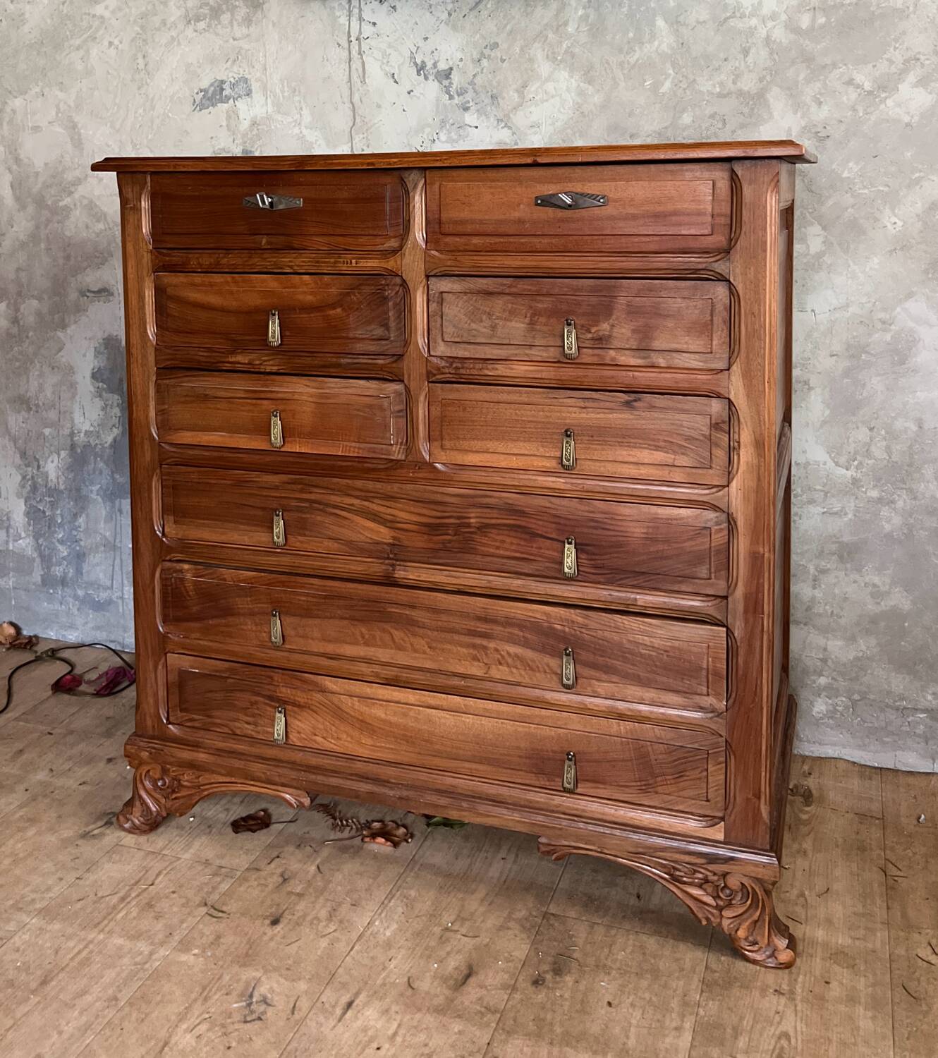 Old chest of drawers