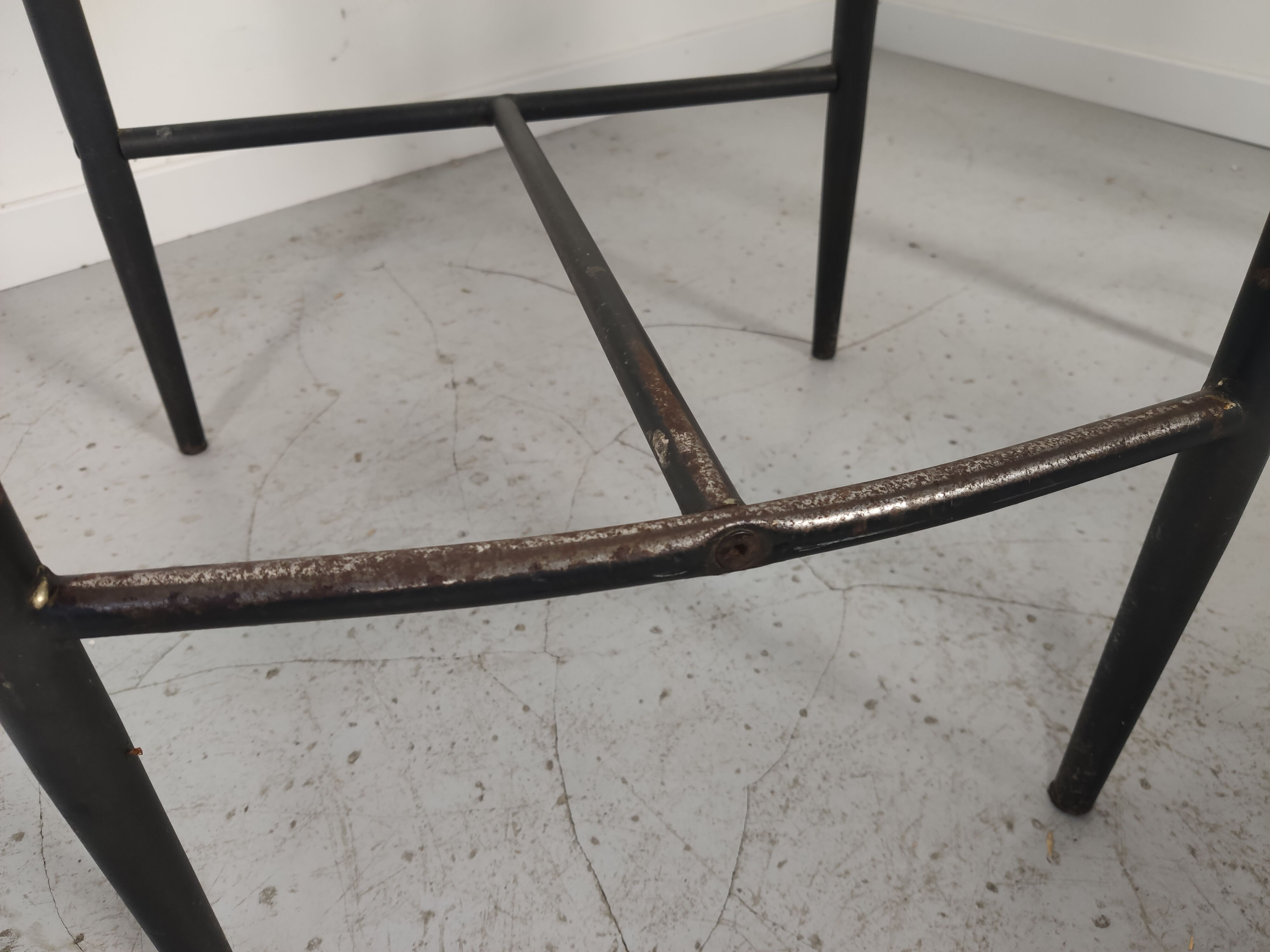 Lot 4 industrial bar stools 70s