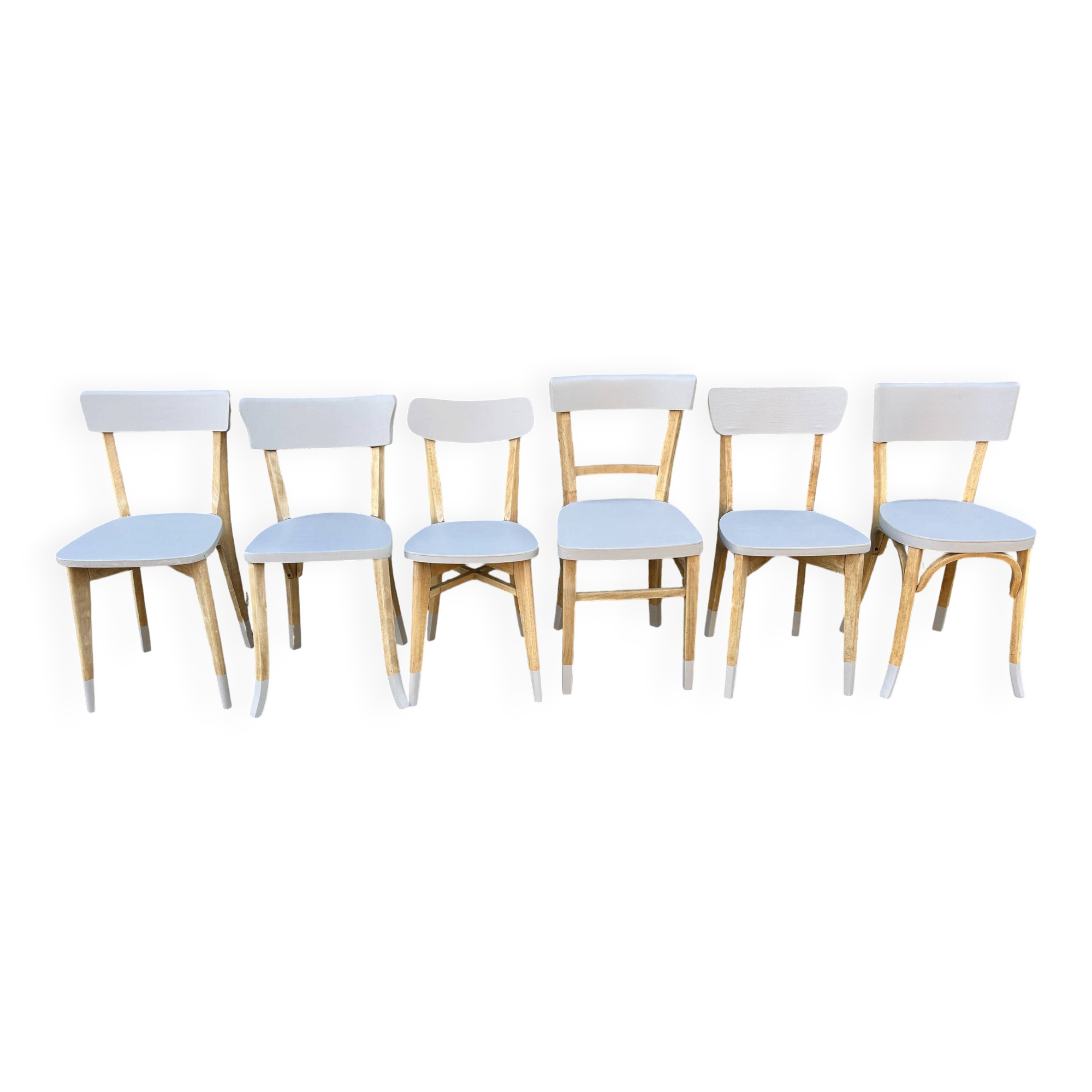 set of modernised vintage chairs – The Scandinavian elegance of the 1950s