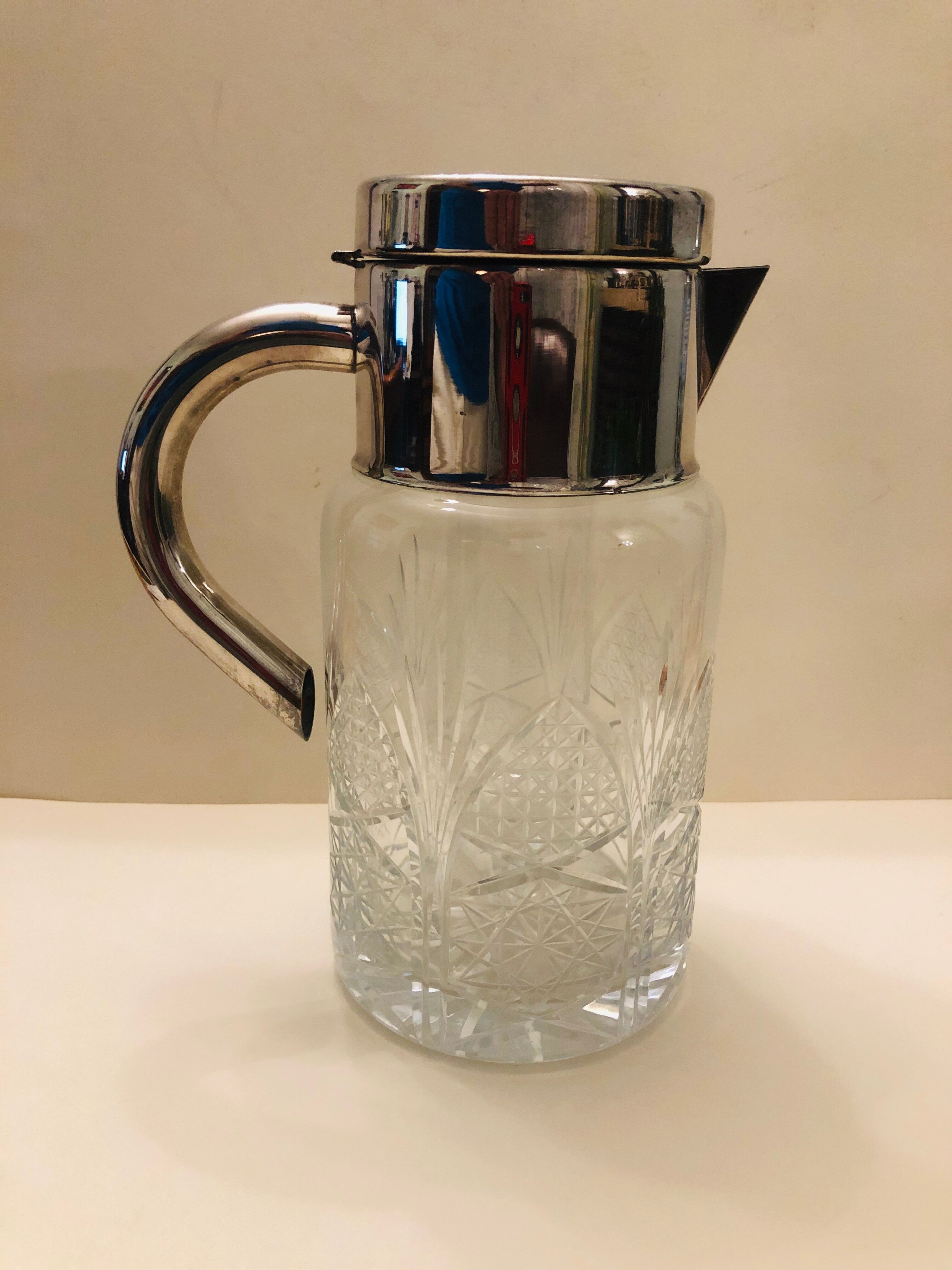 Refrigerant pitcher made of crystal and silver metal