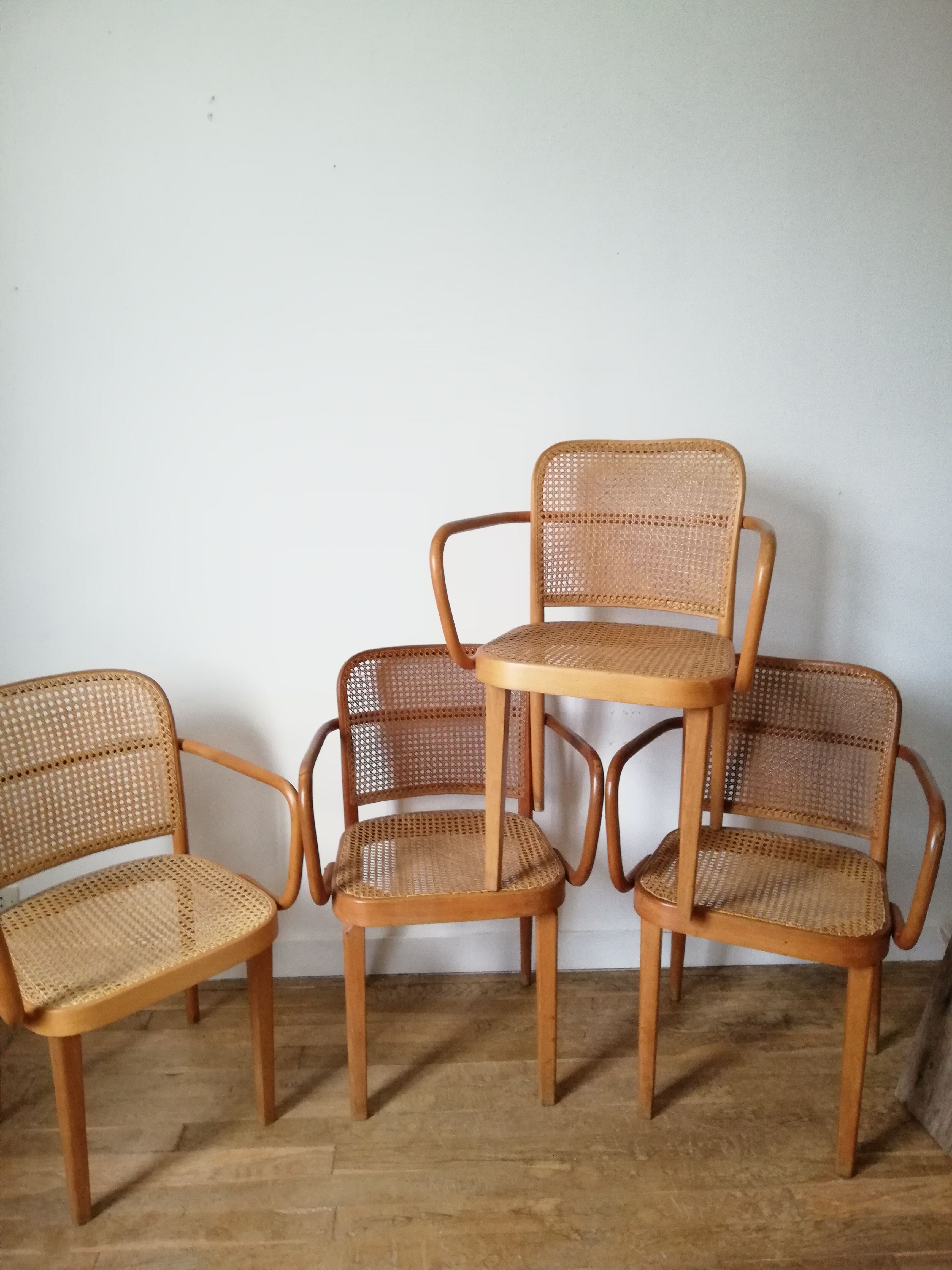 4 Thonet chairs with armrests