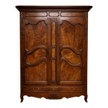 Grande armoire ancienne en noyer et ronce – époque Louis XV