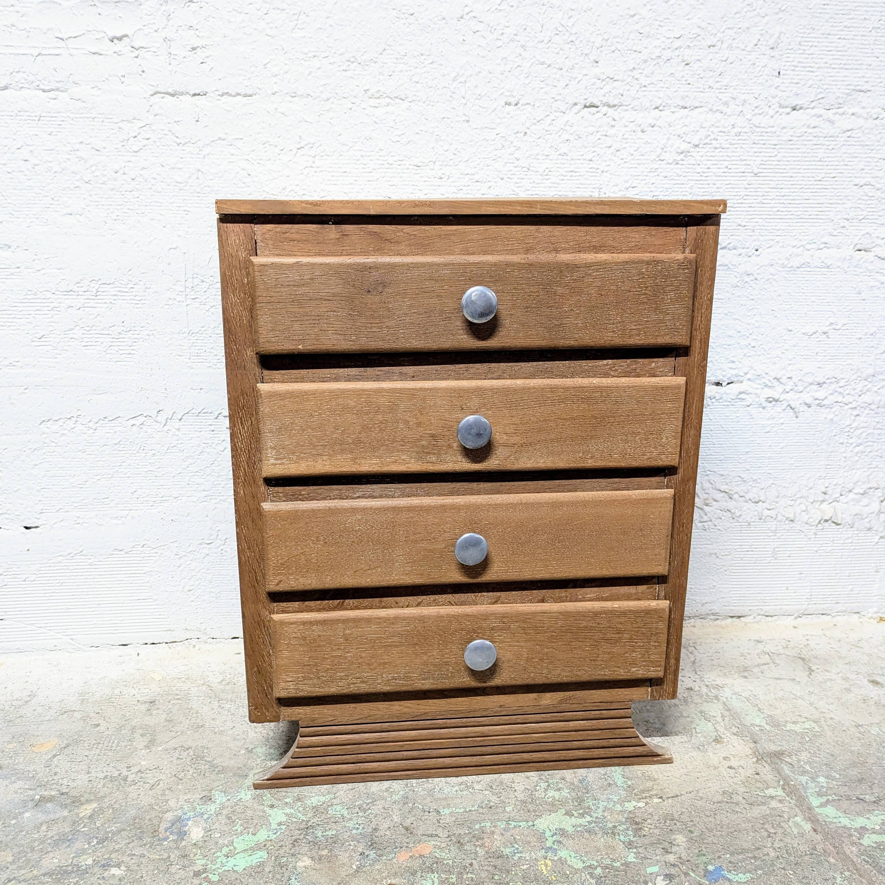 Small chest of drawers with 4 drawers