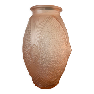 Art deco vase in powder pink glass