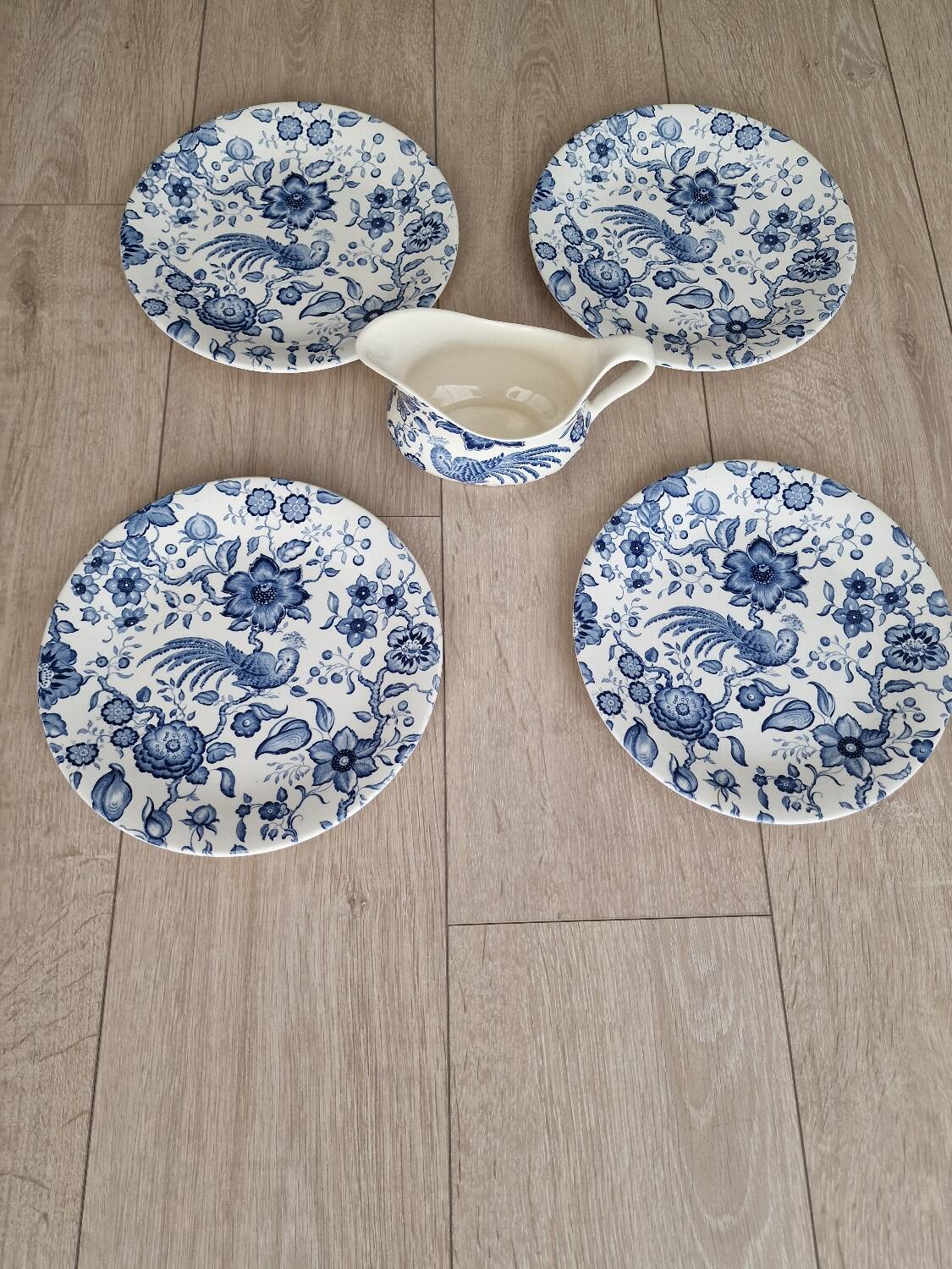 4 plates and sauce boat Villeroy et Boch modèle Paradiso