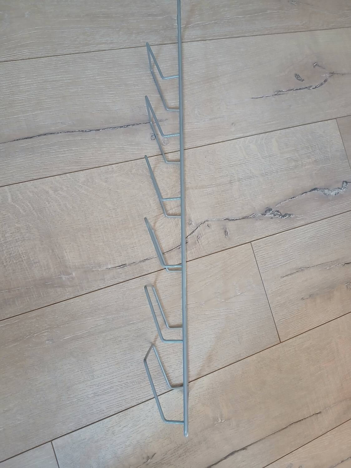 Metal wall-mounted magazine/book rack