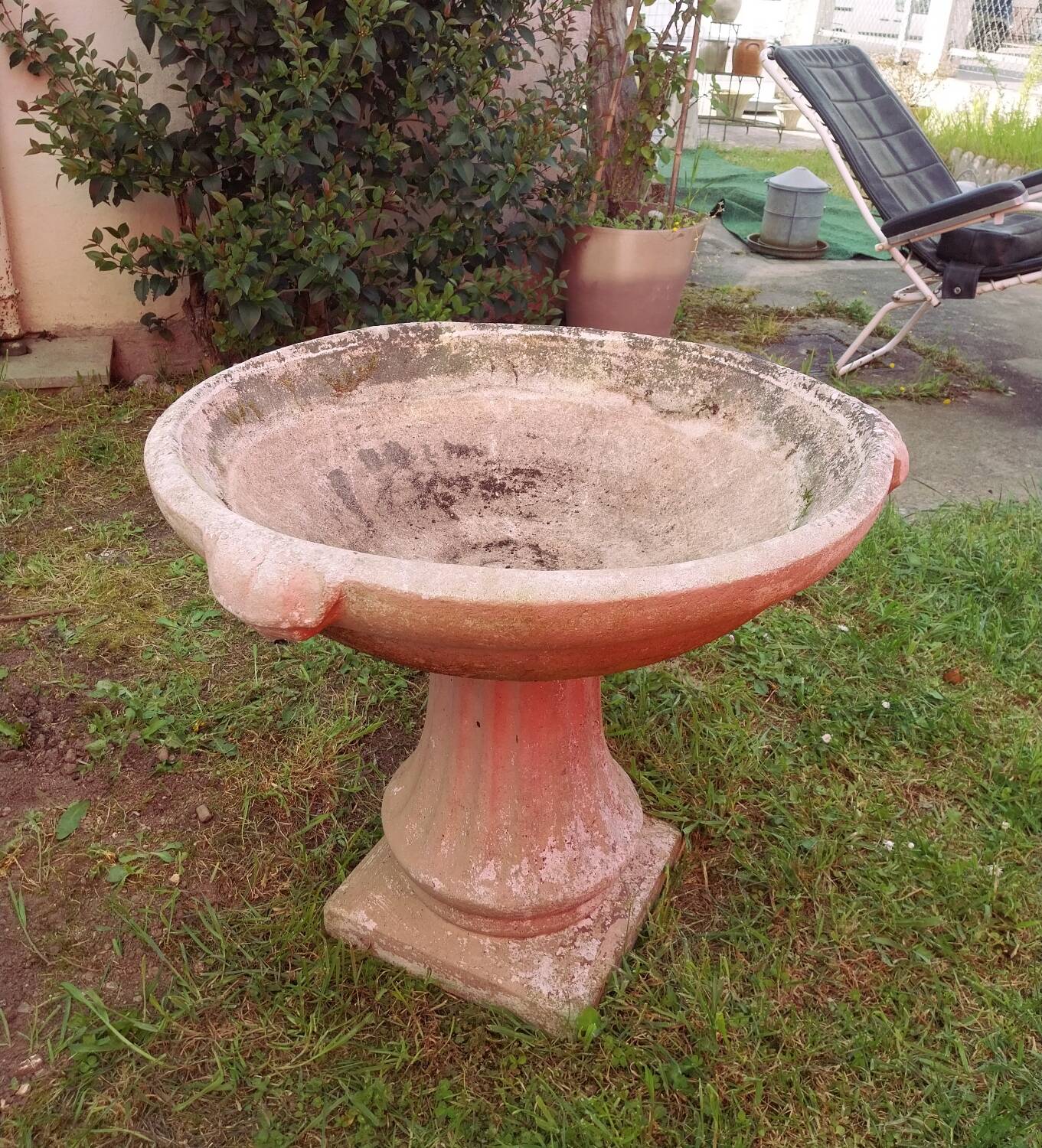 Garden planter on foot