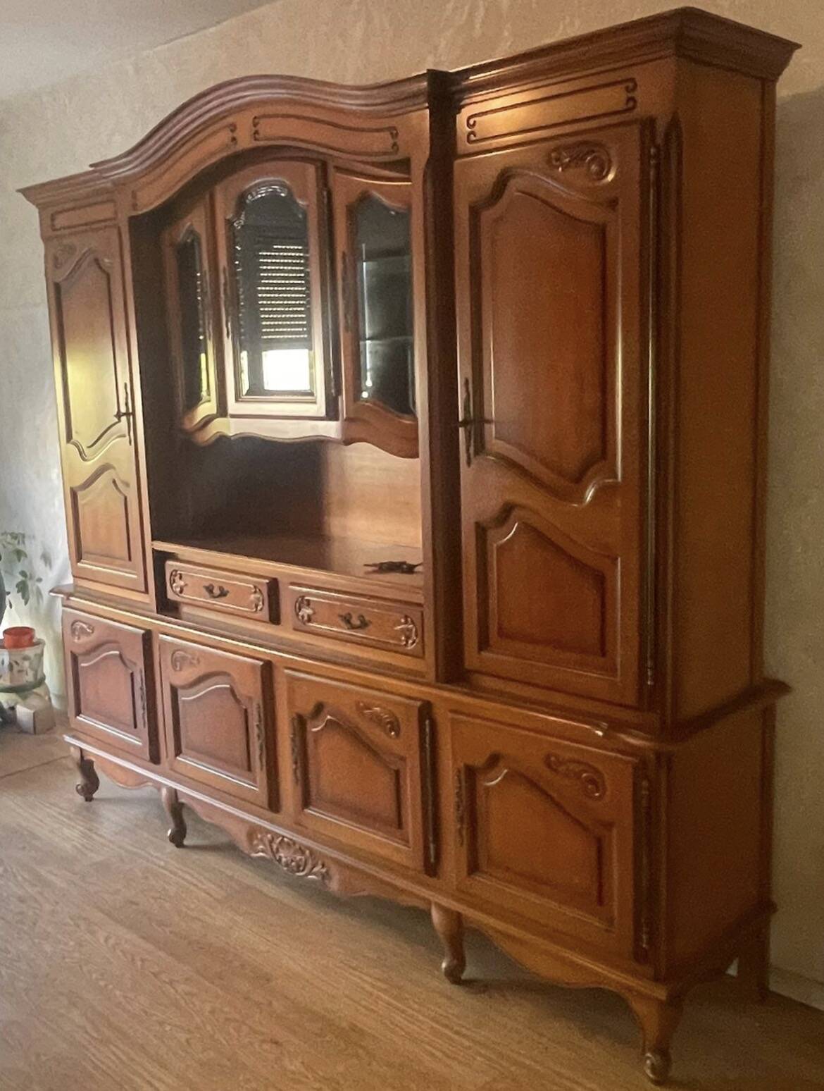 Buffet vaisselier style louis xv en merisier