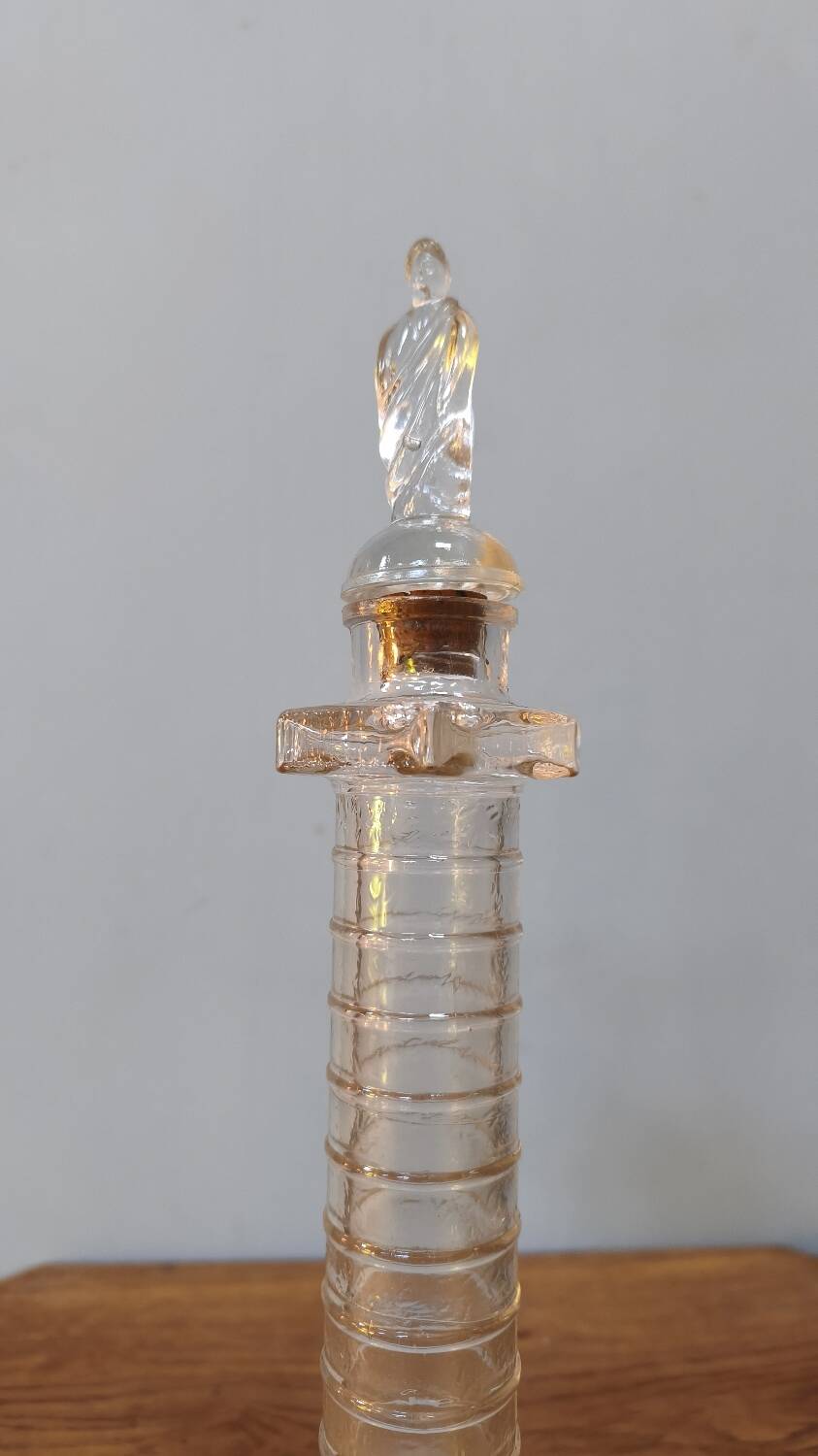 Vendôme column perfume bottle in moulded glass, 19th century.