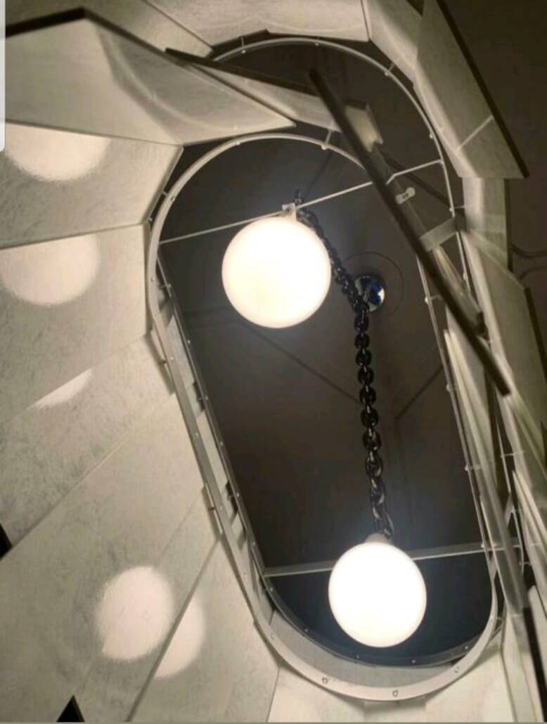 Large Modern Chandelier Queens Gallery Chime
90 cm