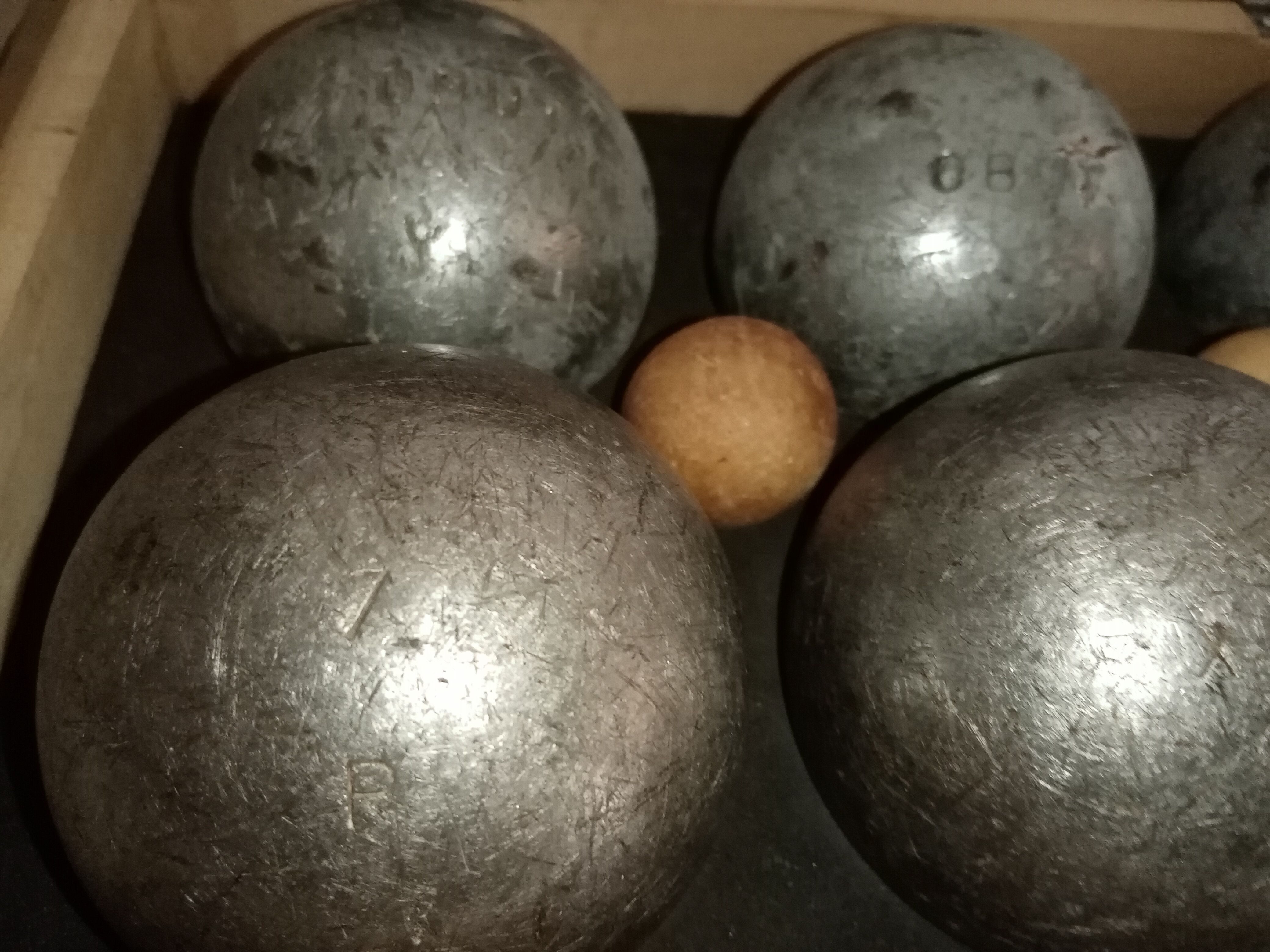 Box 6 bowls of petanque