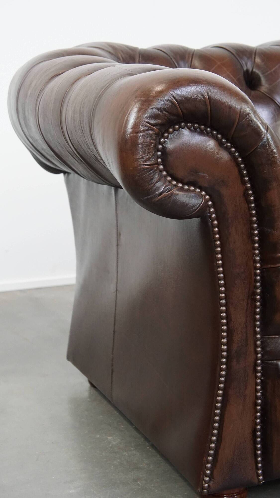 Canapé Chesterfield 3 places en cuir de vache de style anglais