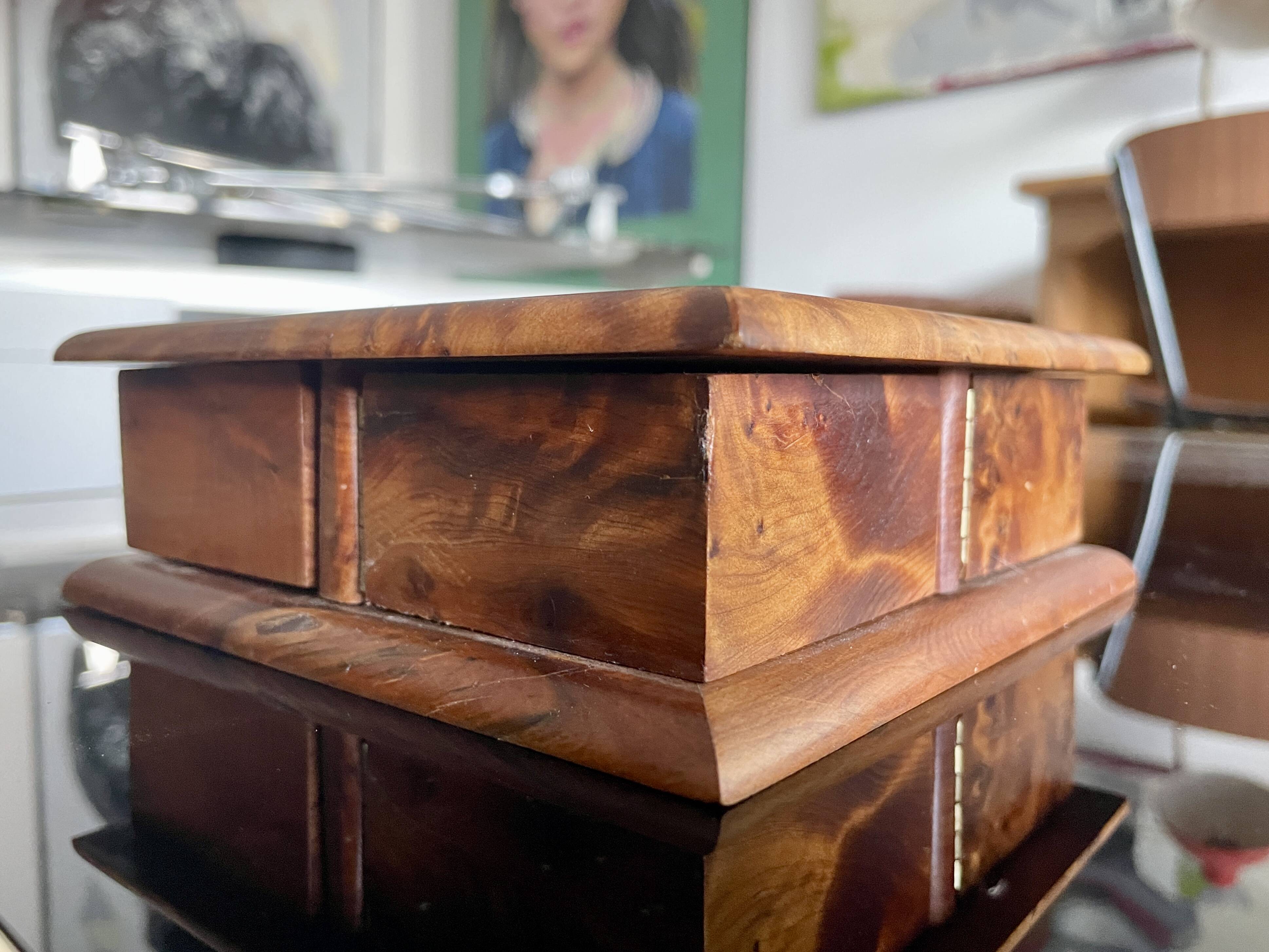 Boite secrète à bijoux en loupe de Thuya