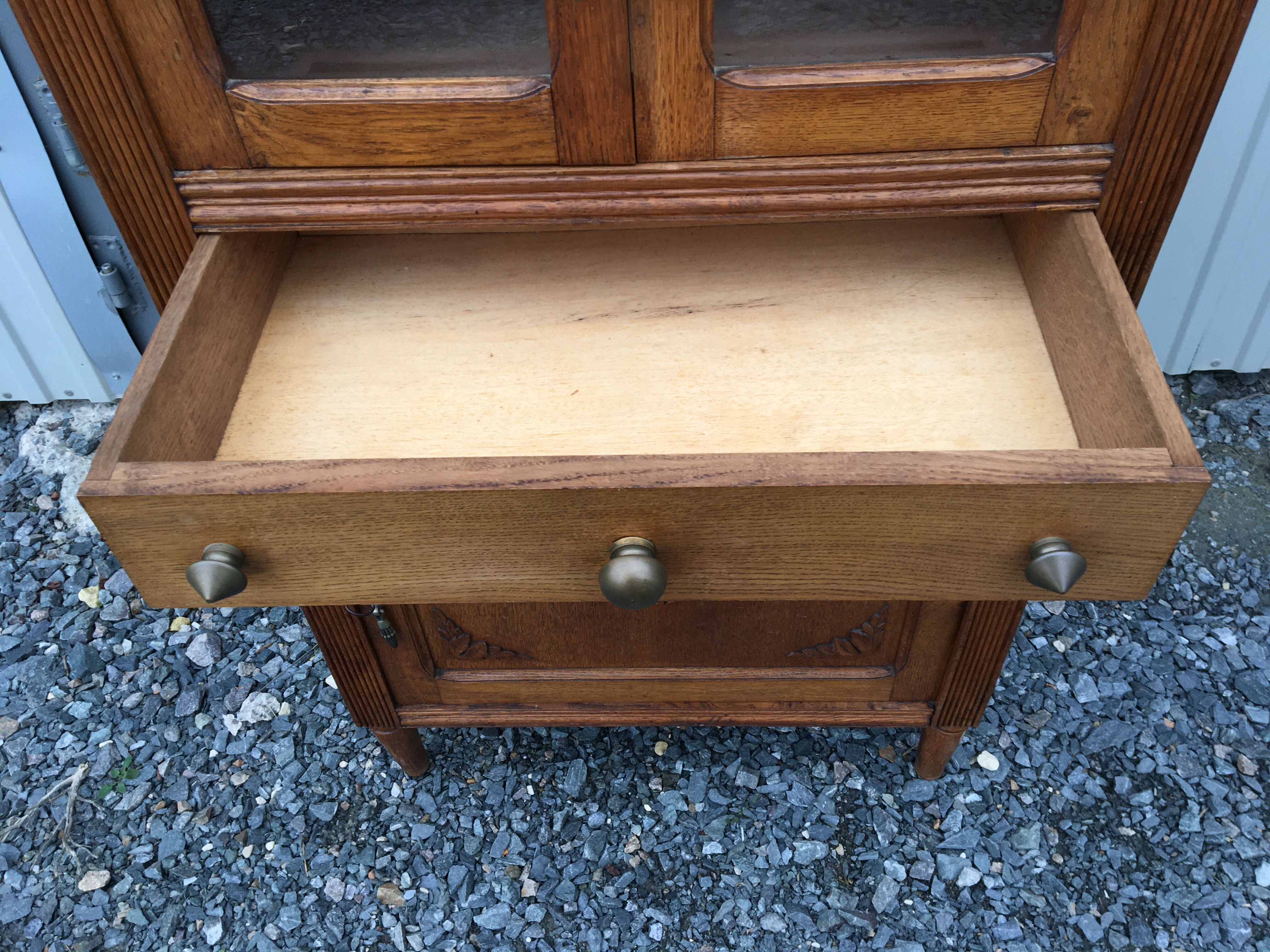 Showcase cabinet from 1920