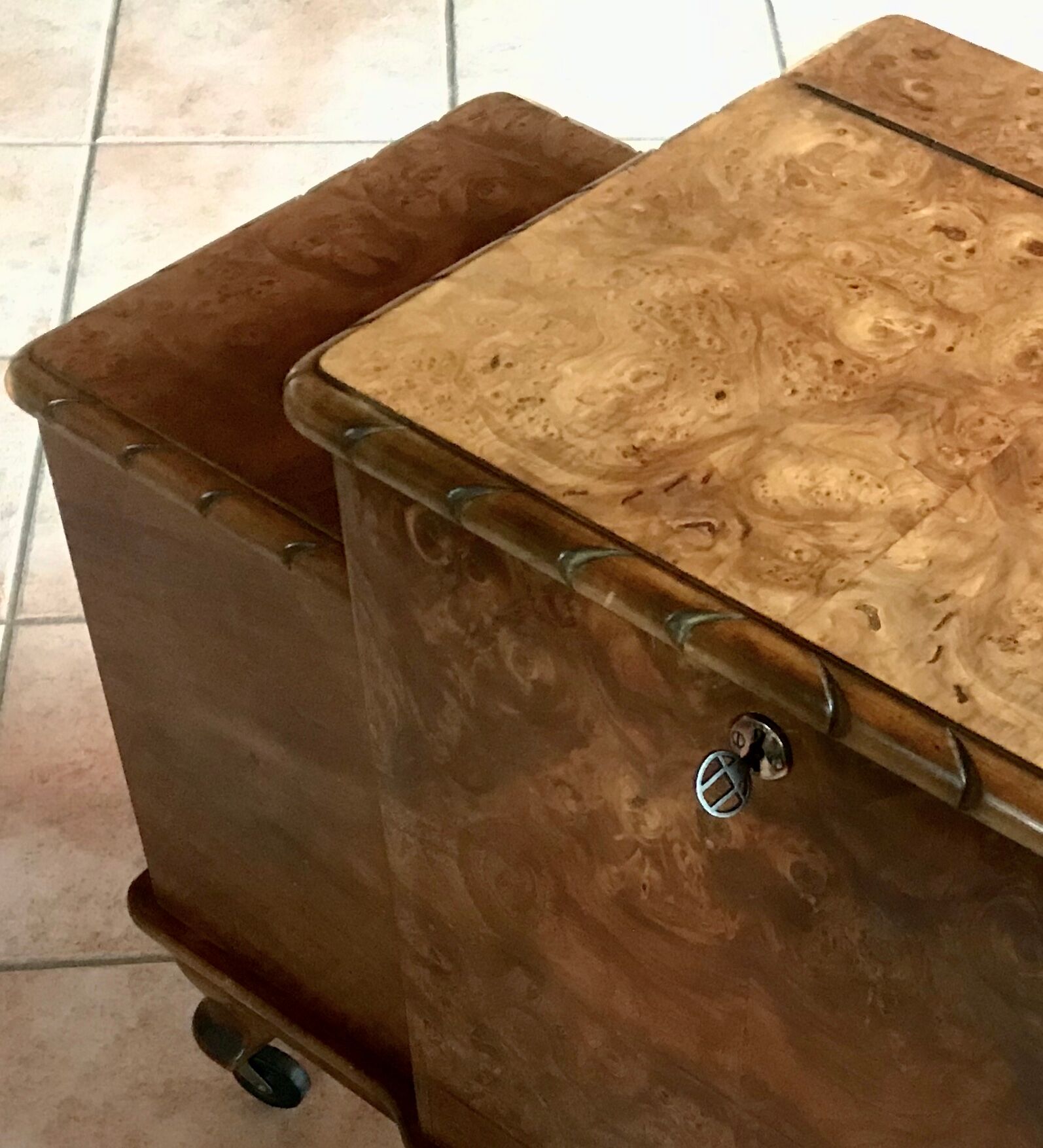 Trolley bar serves Art Deco