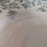 7 assiettes plates modèle Jane à décor floral vert foncé Saint-Amand