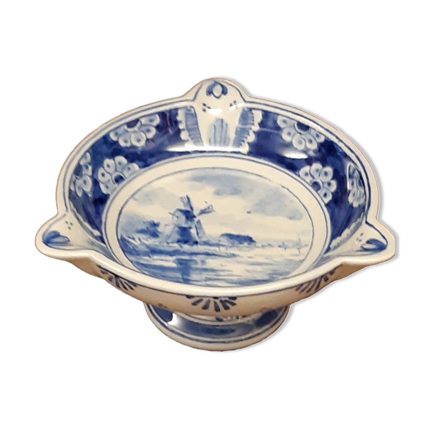 Ceramic standing cup by Delft