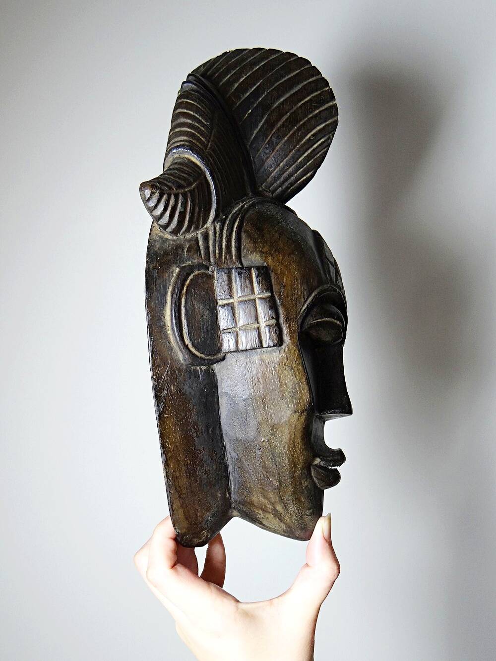 Decorative African wall mask in Punu Tsangui style, carved wood, 20th century.