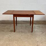 Scandinavian table with extensions
