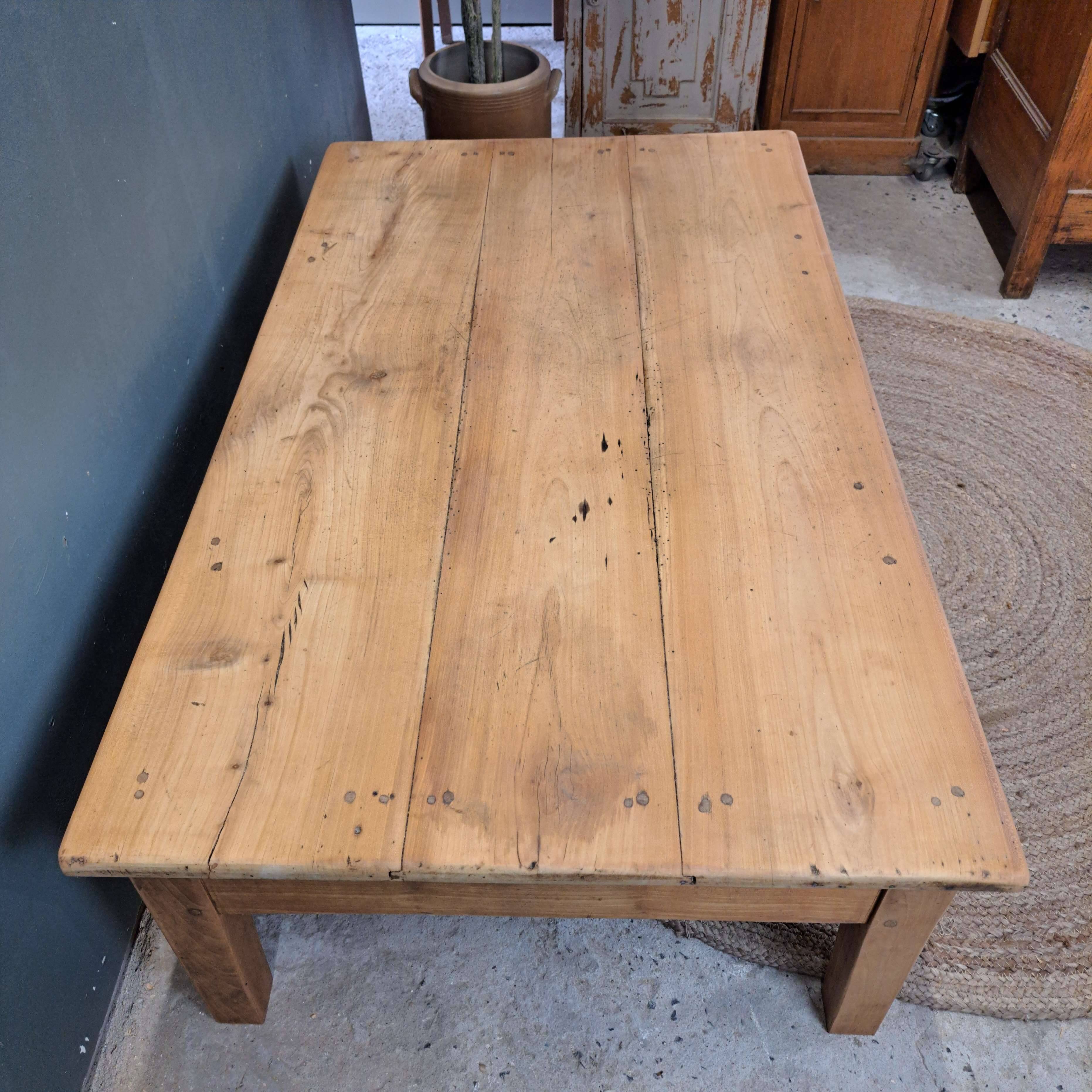 Table basse en orme