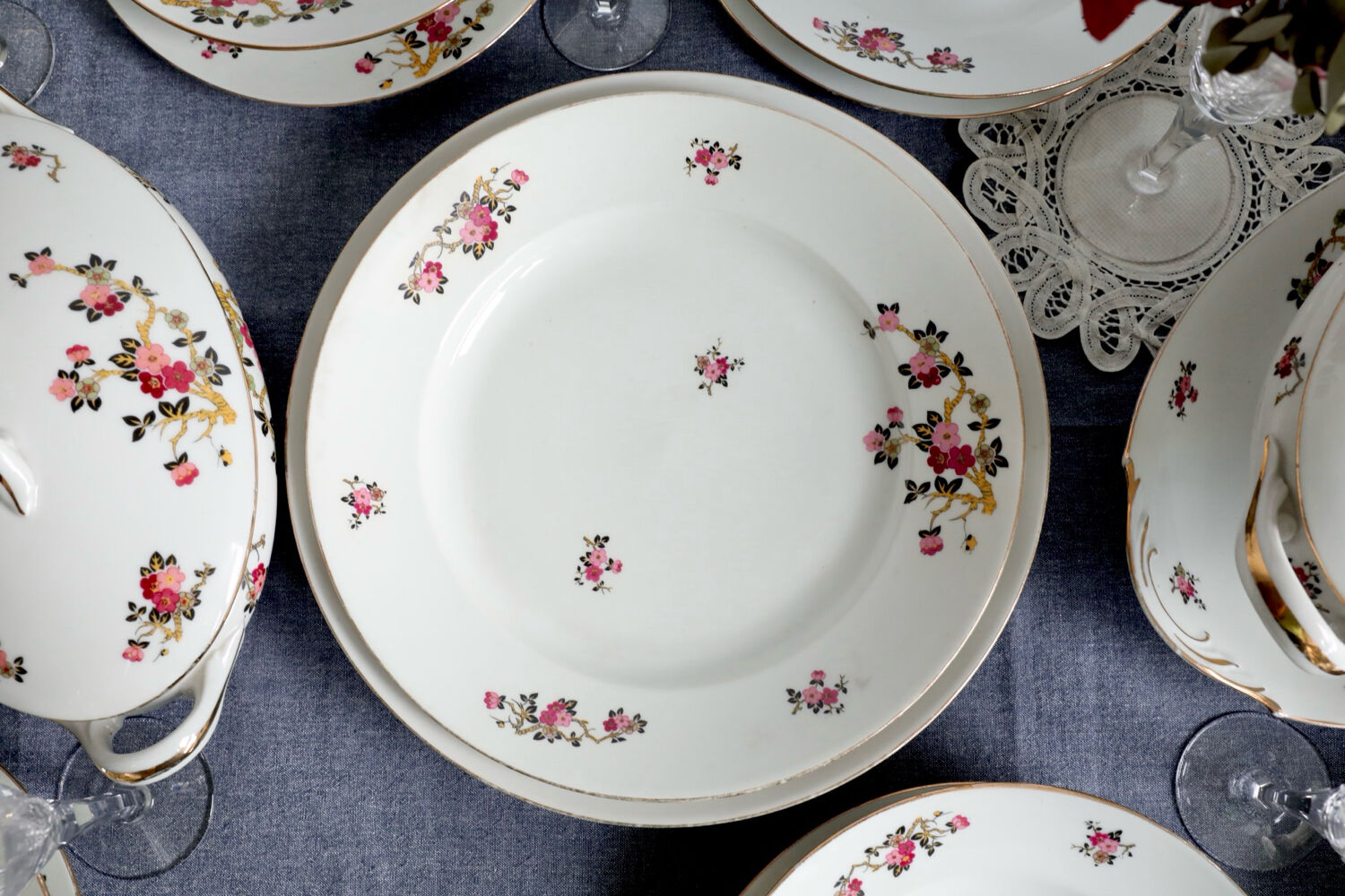 Antique table service in Limoges porcelain by F. Legrand, period A.