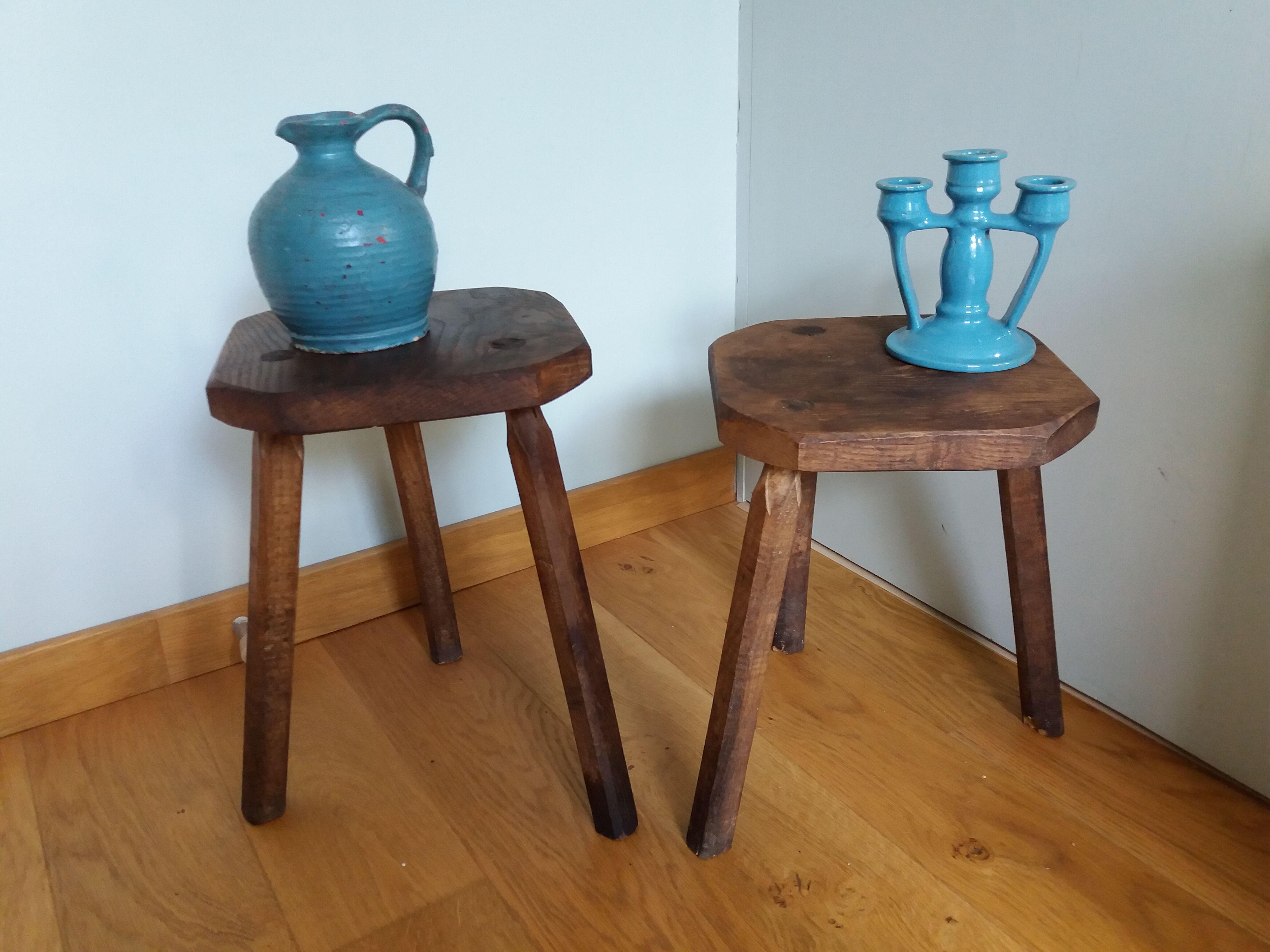 Tripod cowherd stools