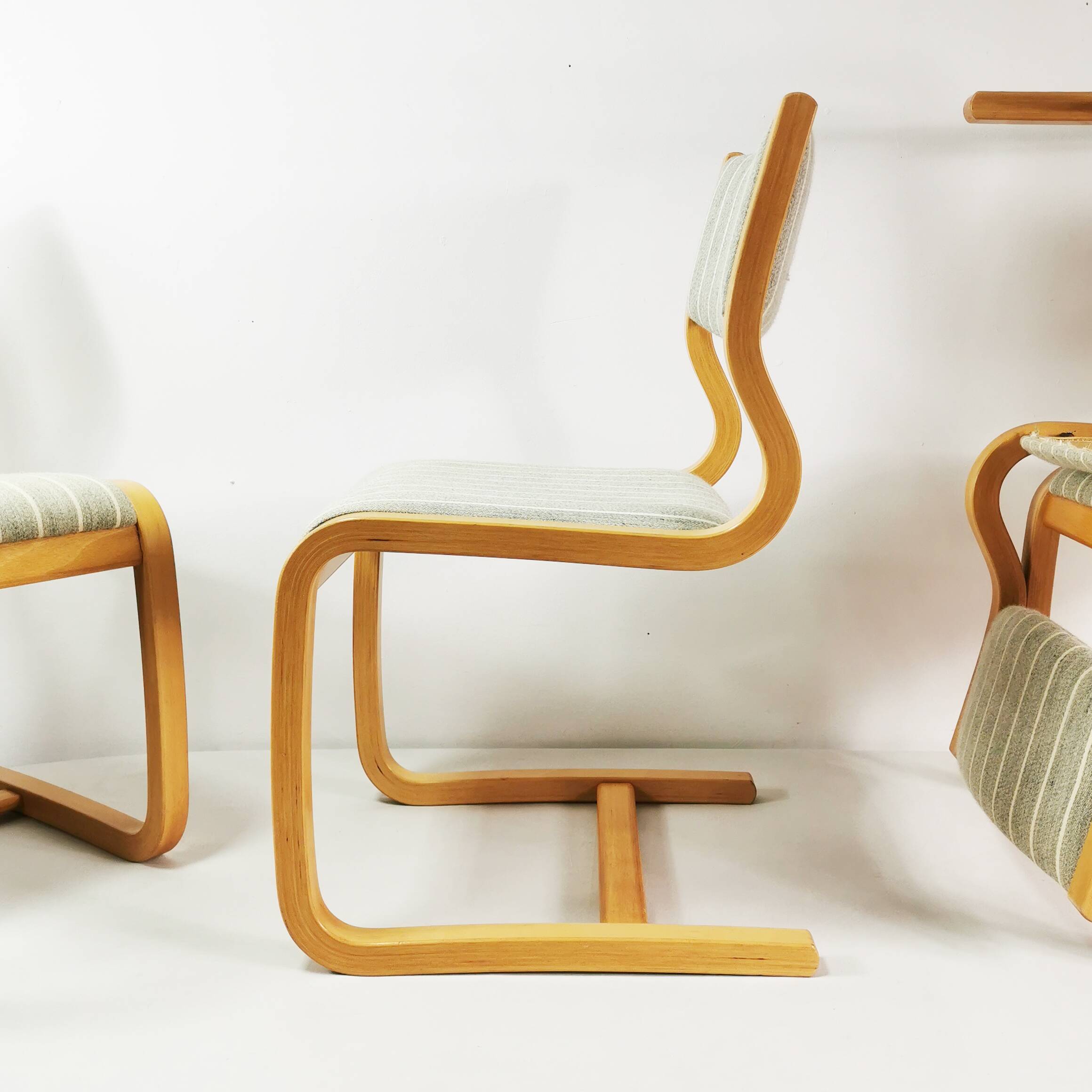 Zestaw 4 krzeseł Mid Century, proj. Magnus Olesen, Dania, late 70.