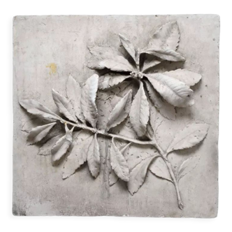 Plâtre en bas-relief avec motif floral, années 1920