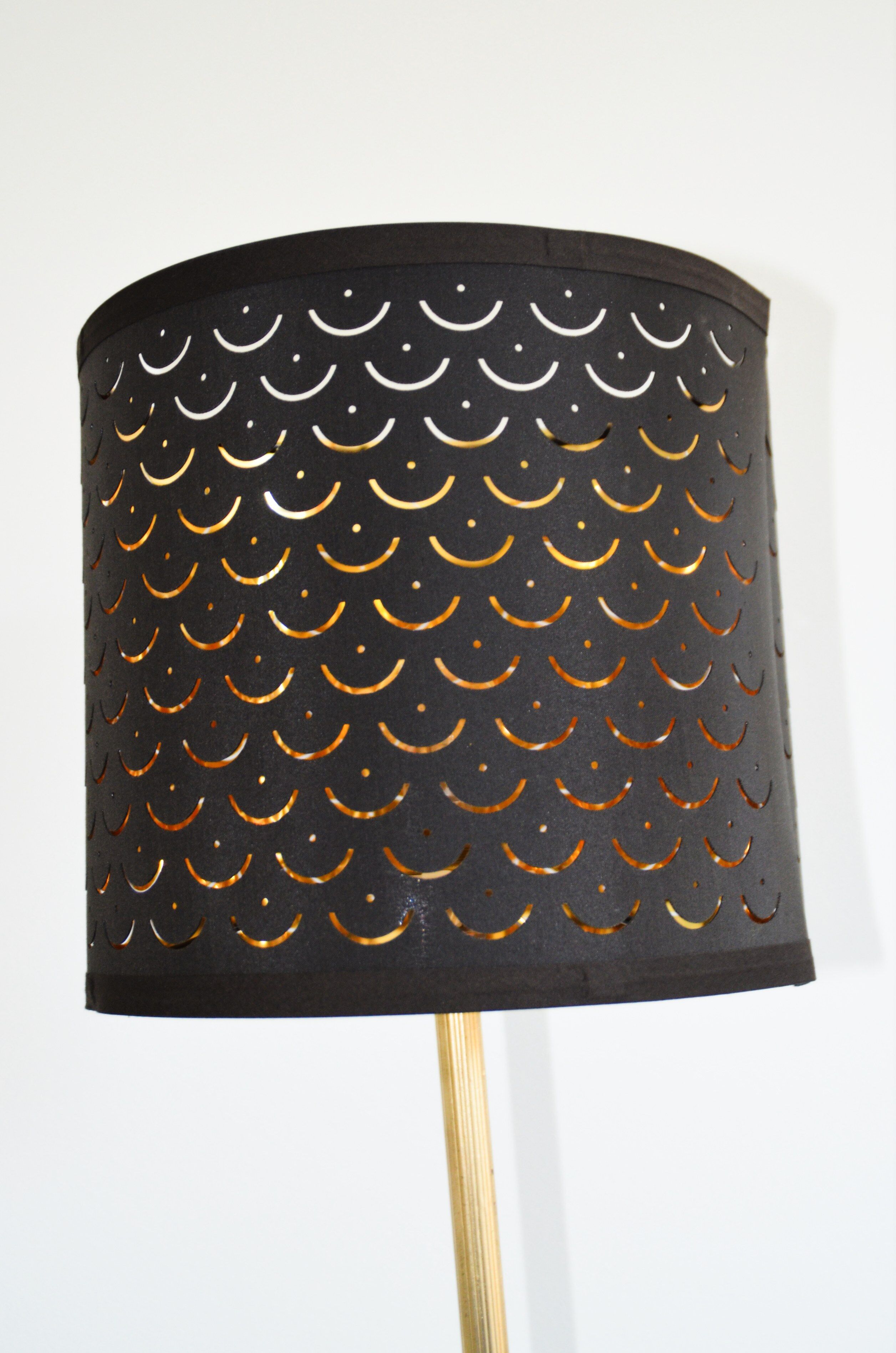 Vintage tripod magazine stand lamp