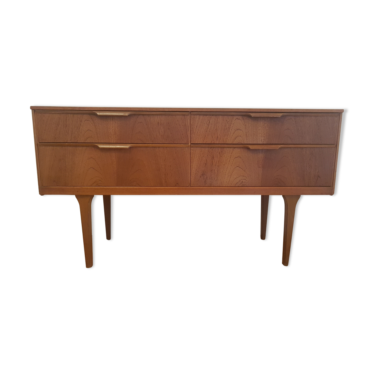 Small scandinace line in clear teak