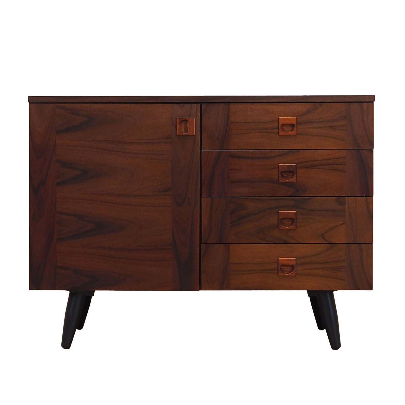 Buffet en noyer, design danois, années 1970, production: Danemark