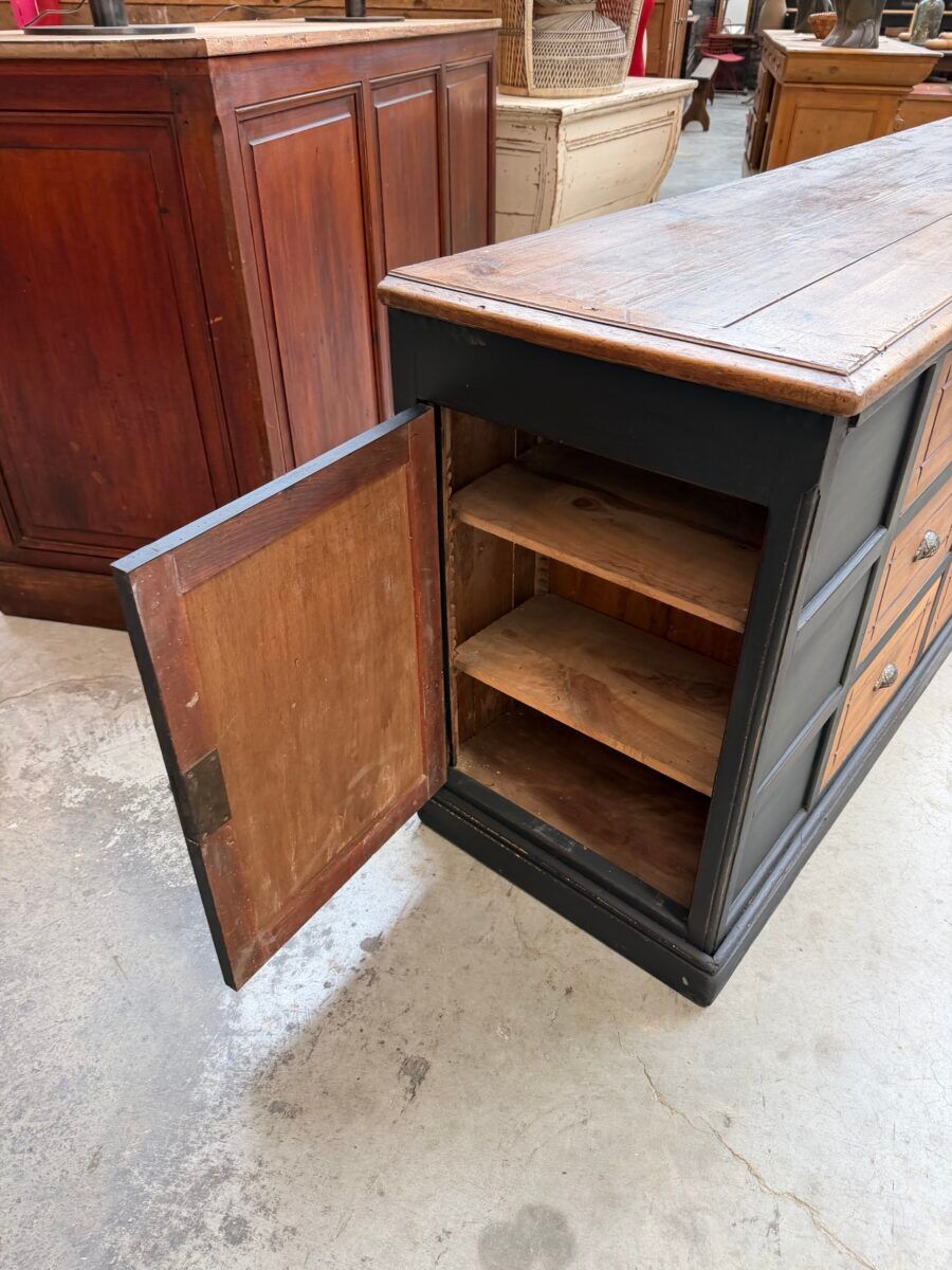 Immense workshop furniture from the early 20th century.