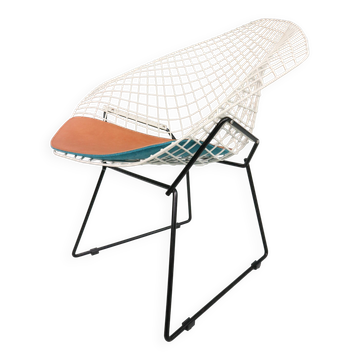 Diamond chair by Harry Bertoia in white & black metal and new leather seati