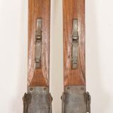 Paire de skis en bois vintage avec fixations Geze Kandahar et bâtons en bambou, années 1950