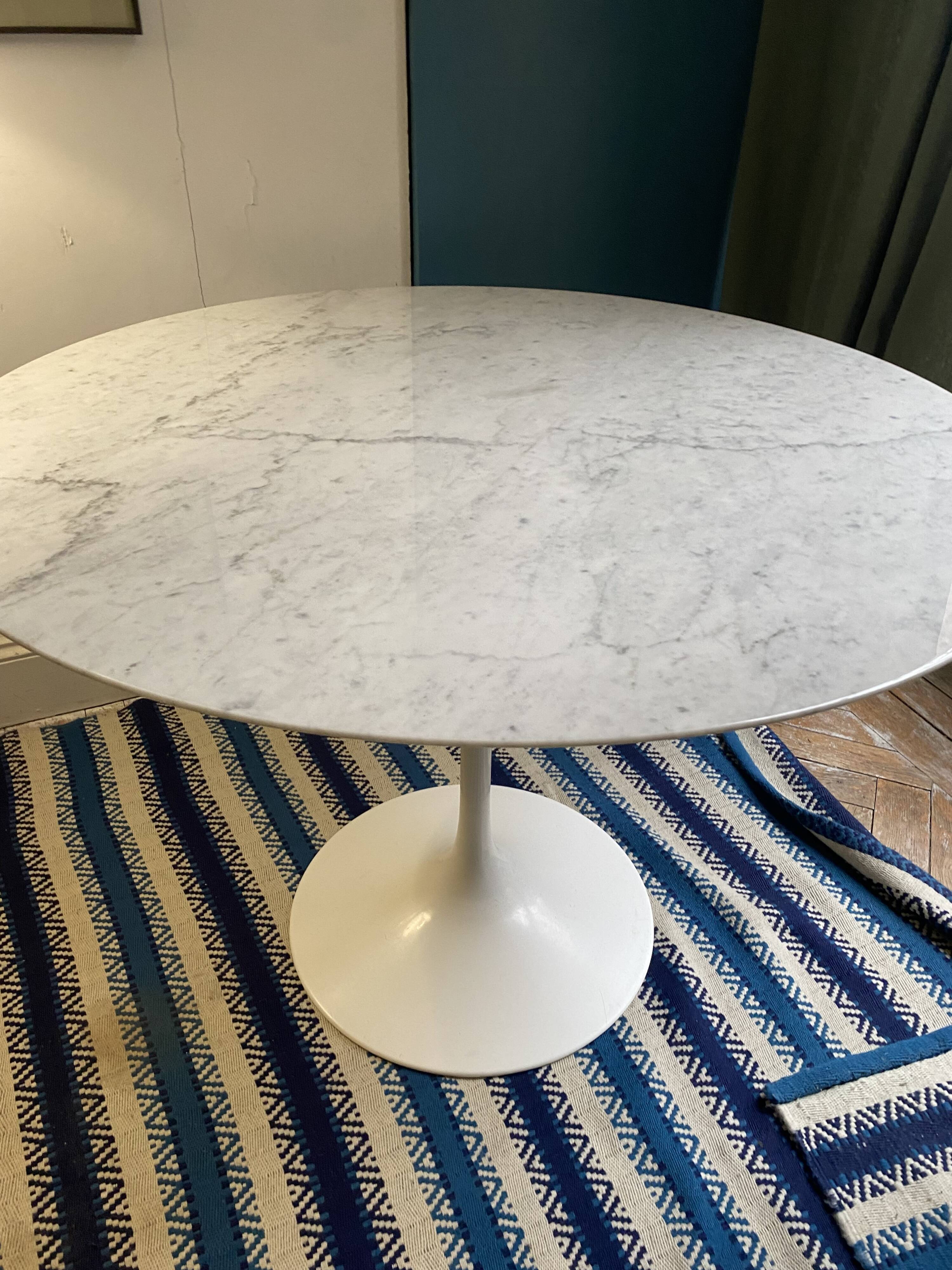 Saarinen table - KNOLL
