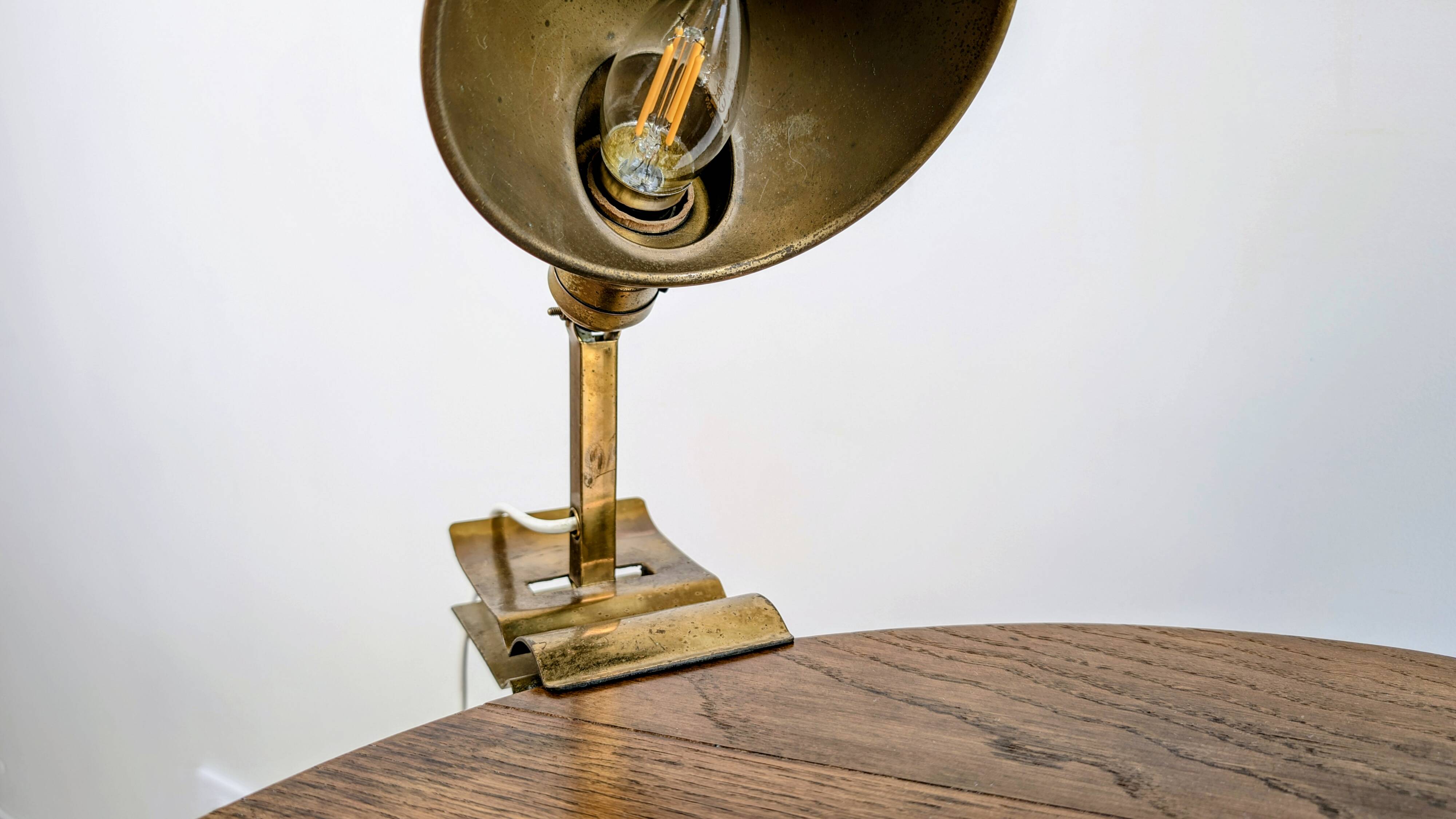Lampe Adjusto-Lite à pince – métal doré & style industriel
