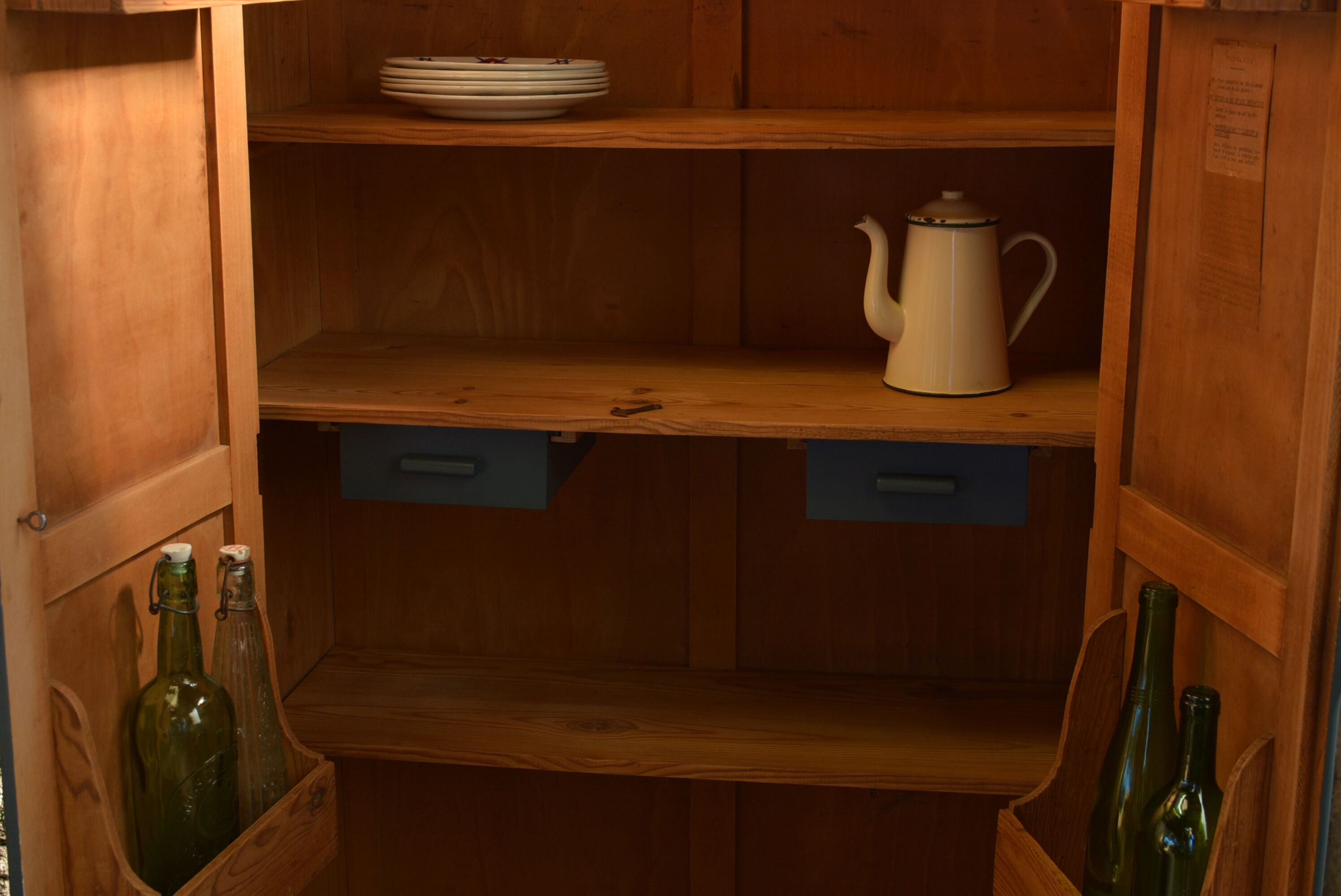 Armoire parisienne garde-manger
