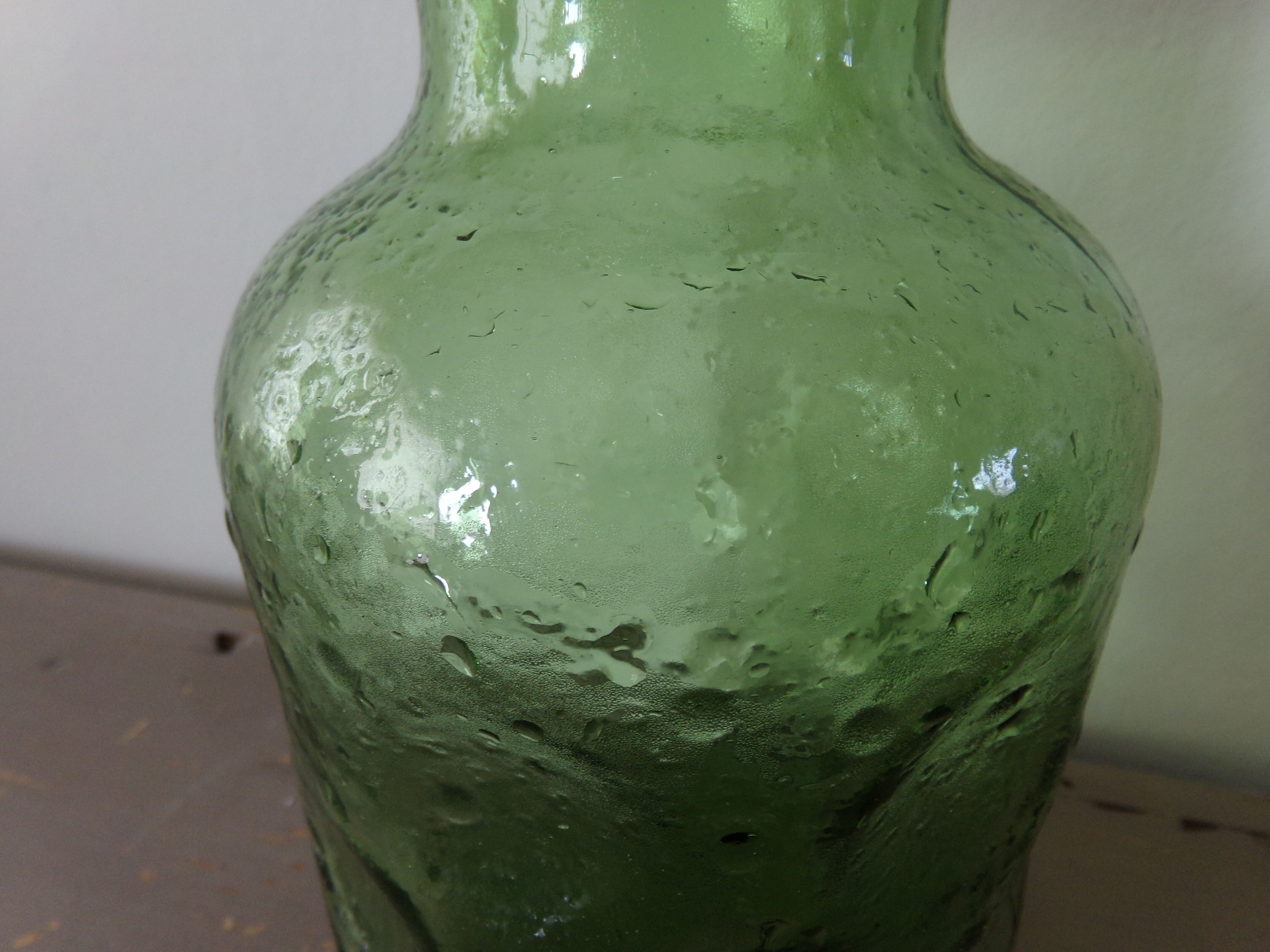 Bubbled glass carafe