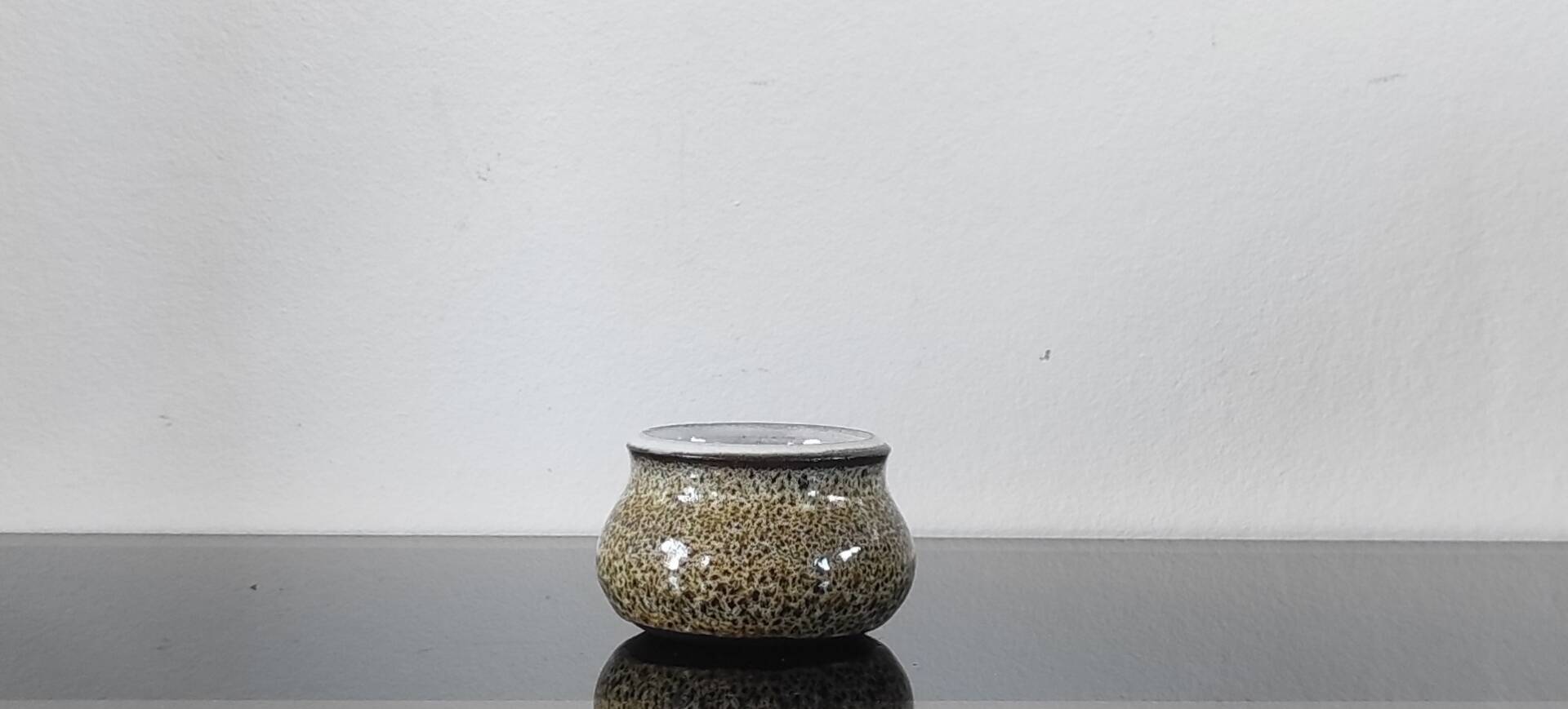 Petit pot vintage en grès émaillé scandinave
