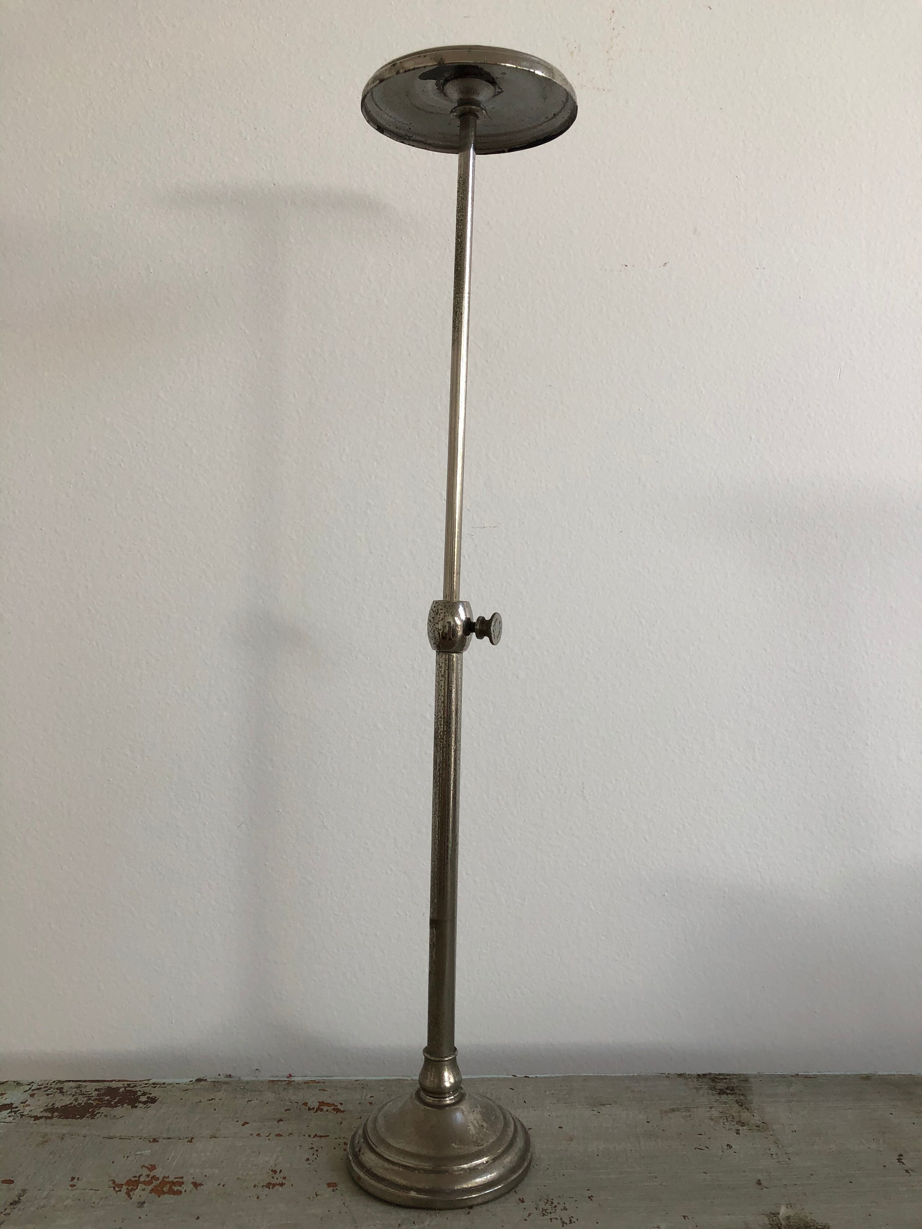 Former Siegel Paris telescopic hat-wearing display