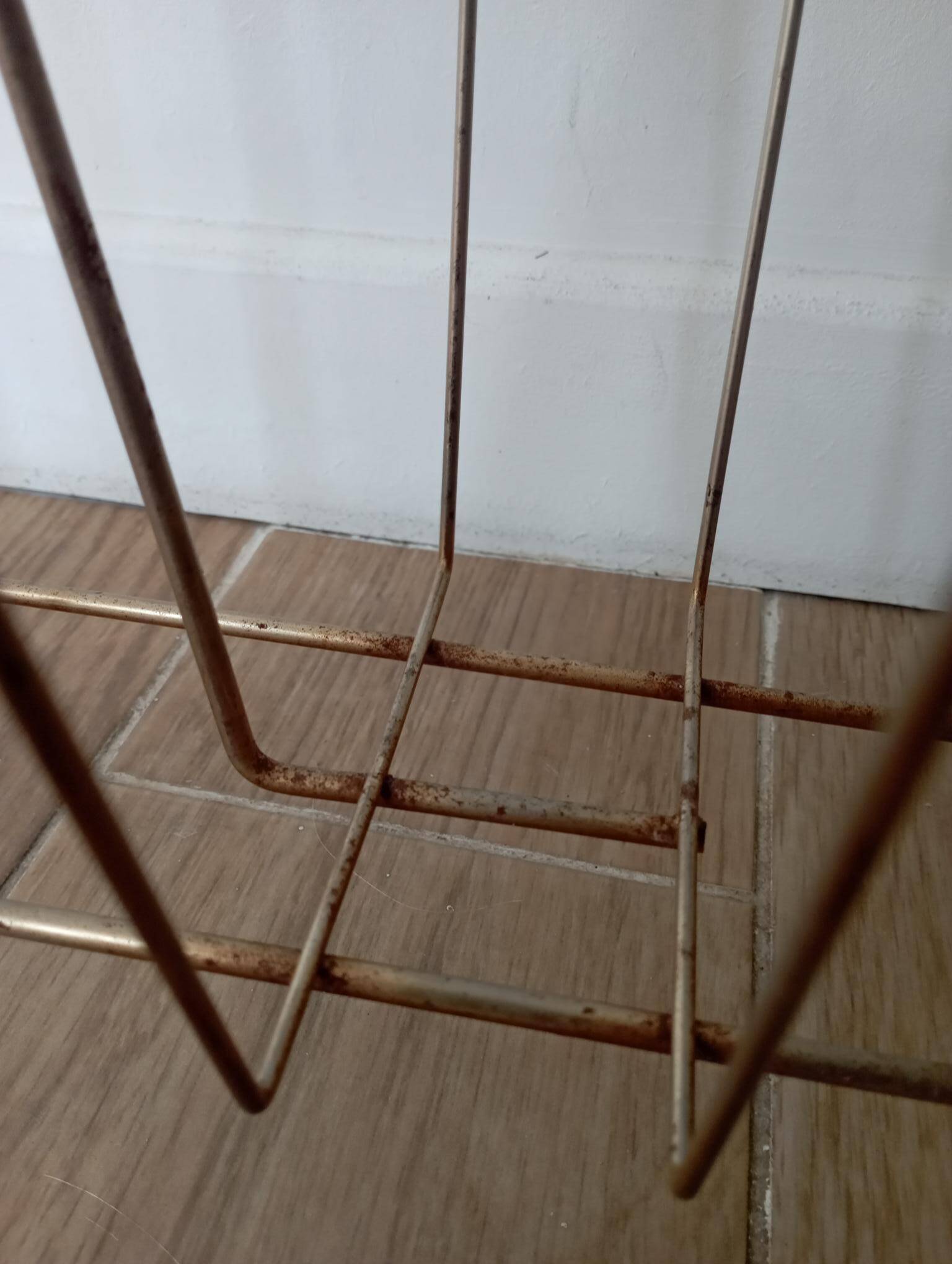 Metal/brass magazine rack